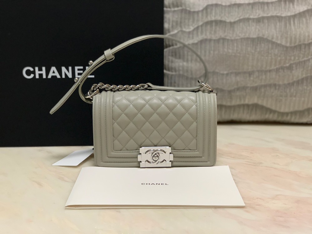 샤넬 보이백 미듐 A67086 