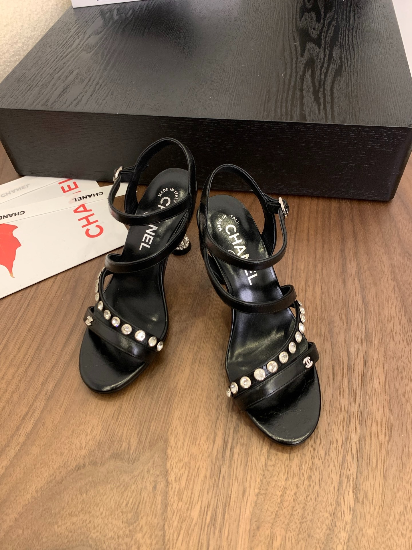 샤넬 25 신상 큐빅힐 샌들