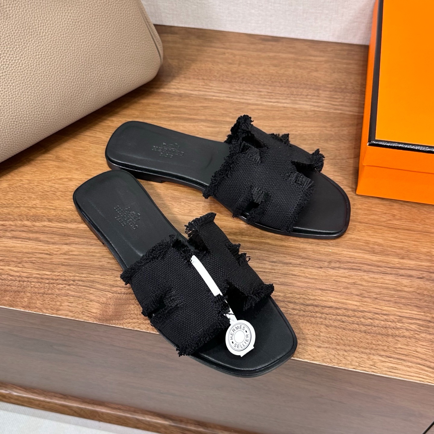 에르메스 Oran 샌들 컬렉션