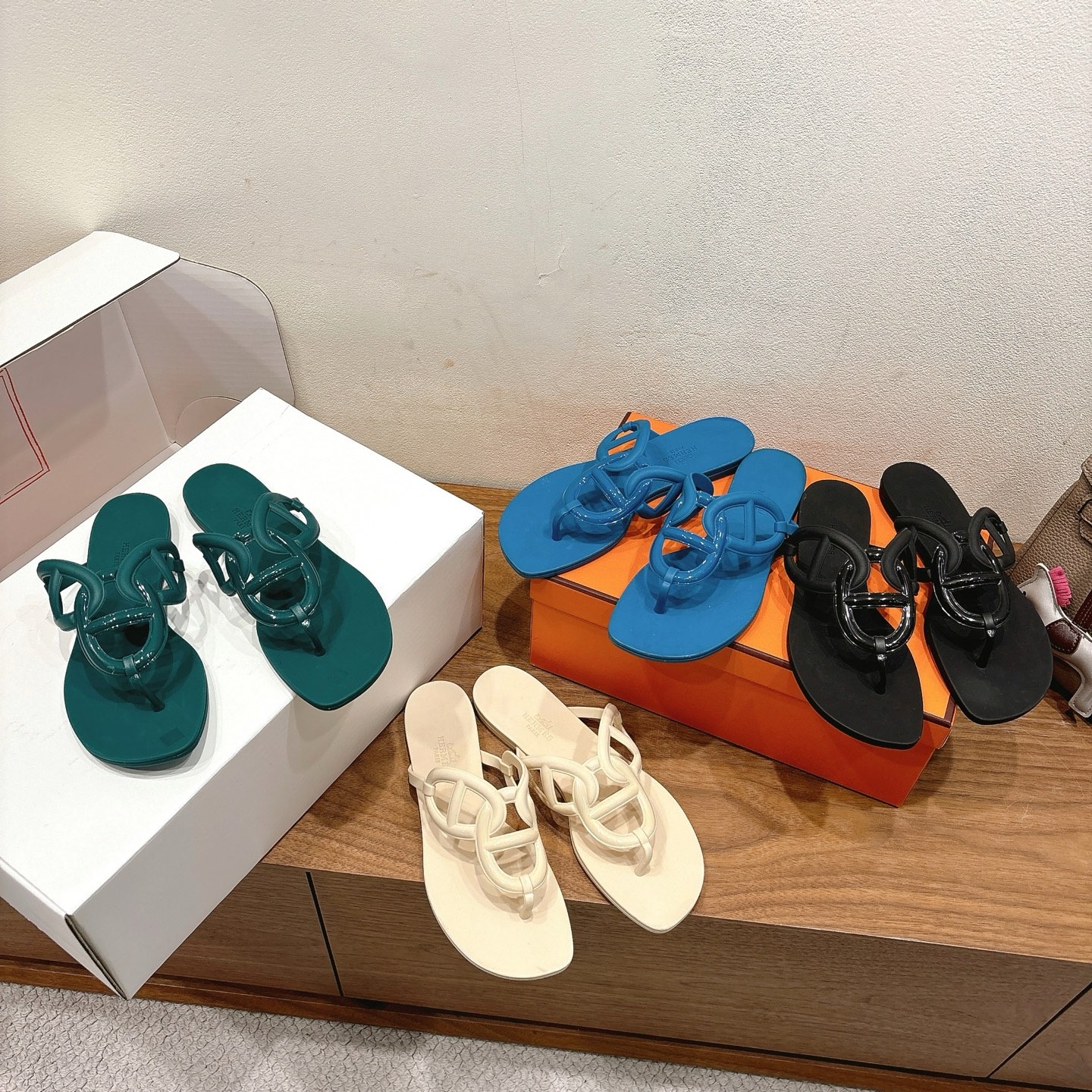 에르메스 2025 신상 쪼리