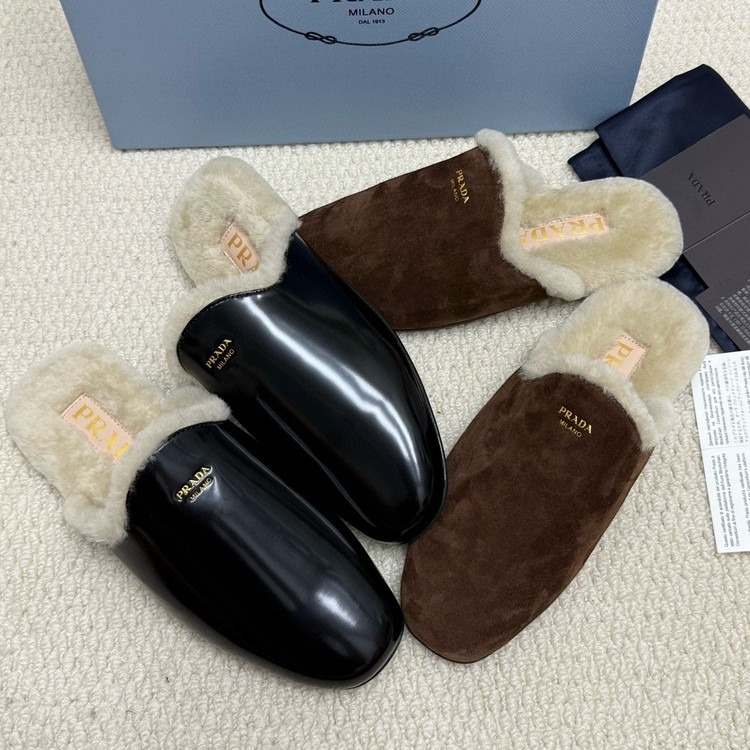 프라다 브러쉬드 가죽 시어링 뮬