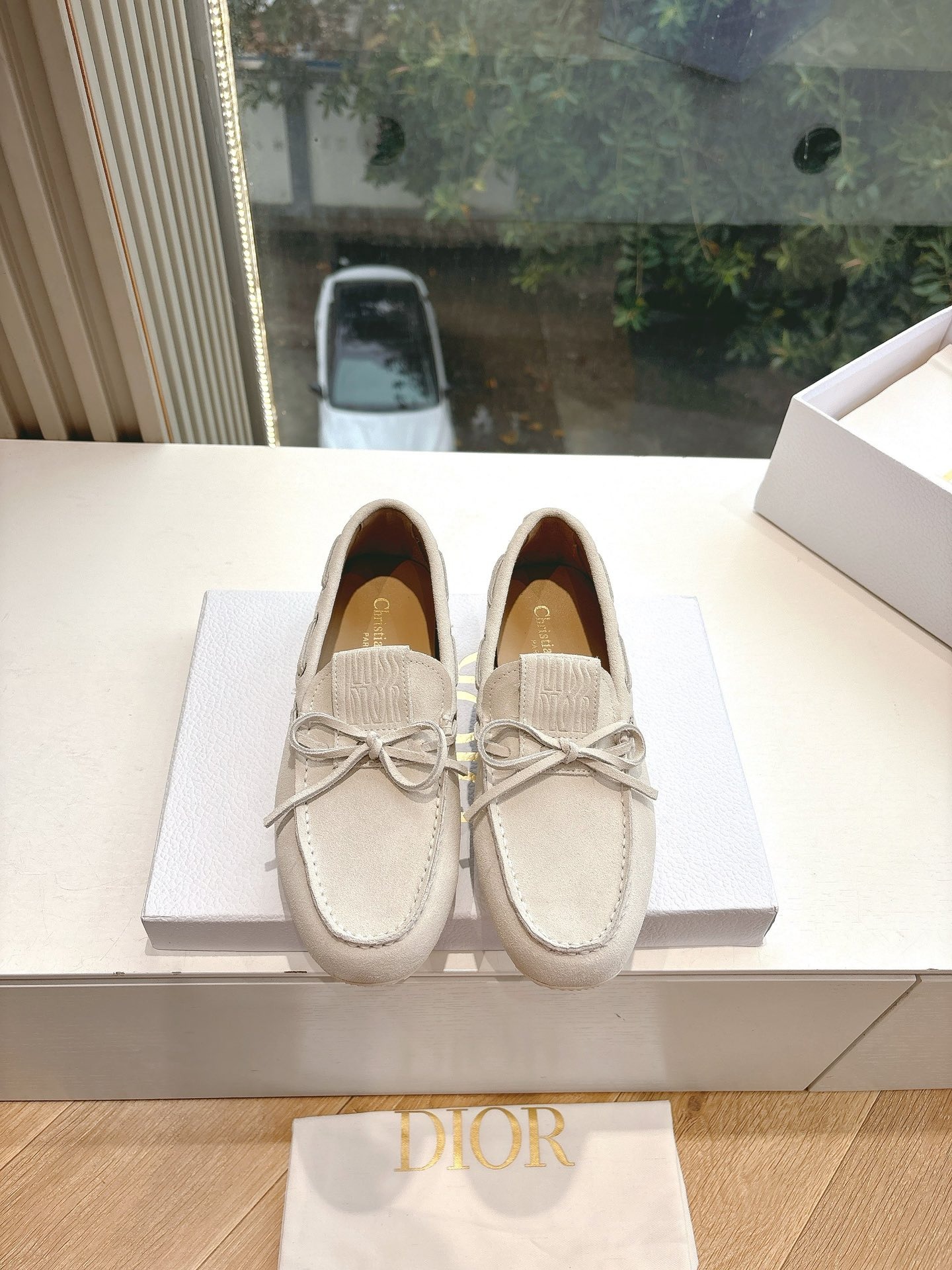 디올 2025 이른 봄 신상 로퍼