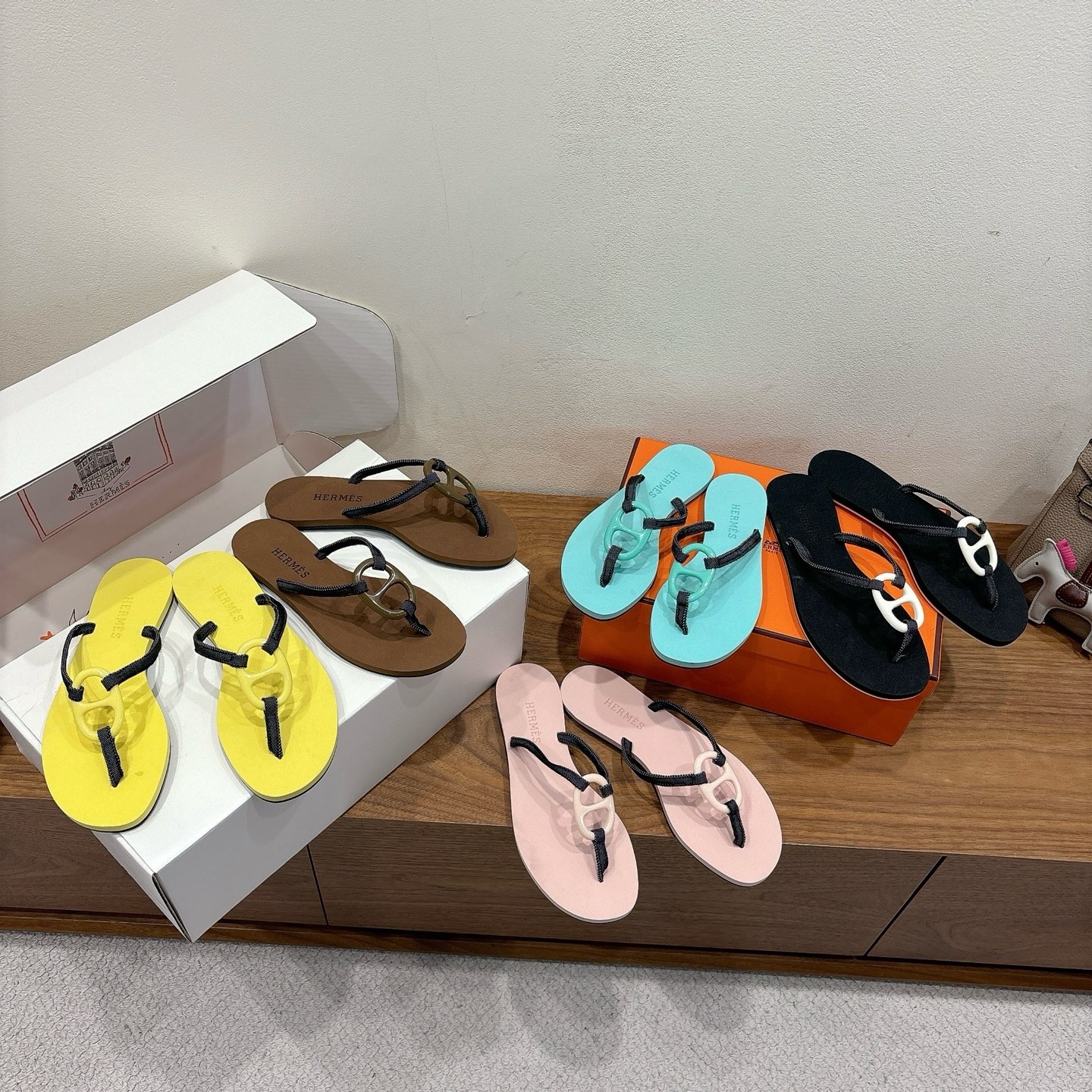 에르메스 2025 신상 쪼리