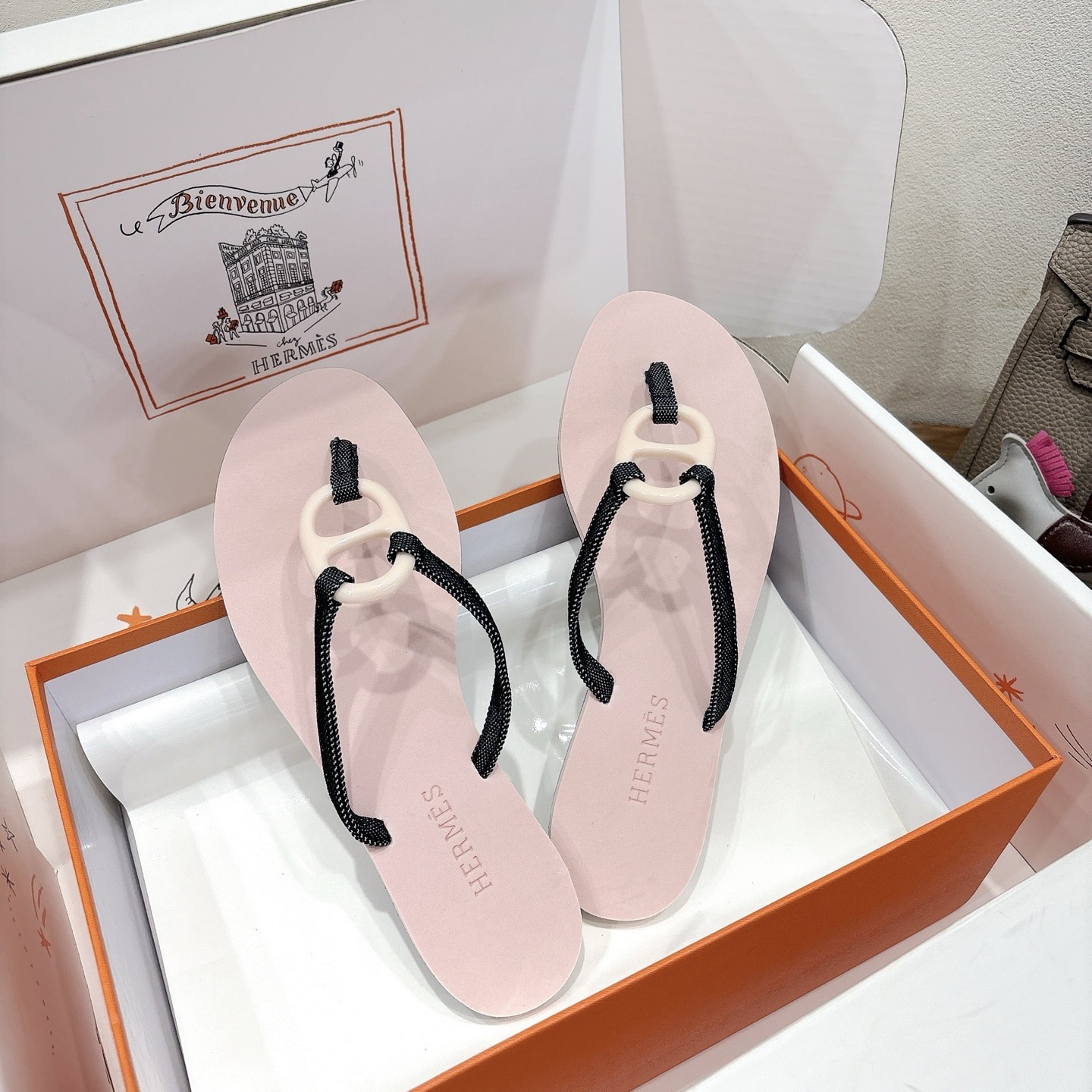 에르메스 2025 신상 쪼리