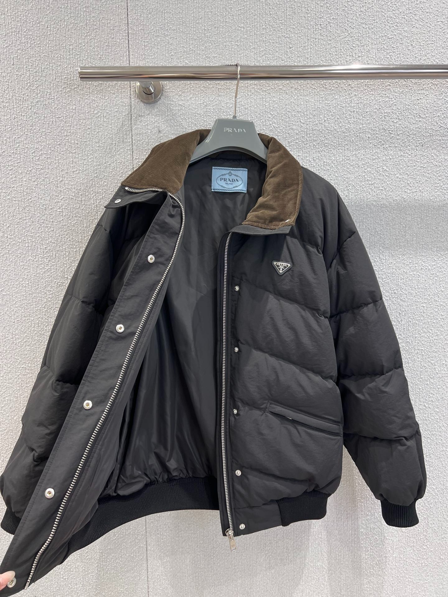 프라다 25Fw 신상 스탠드넥 야상점퍼