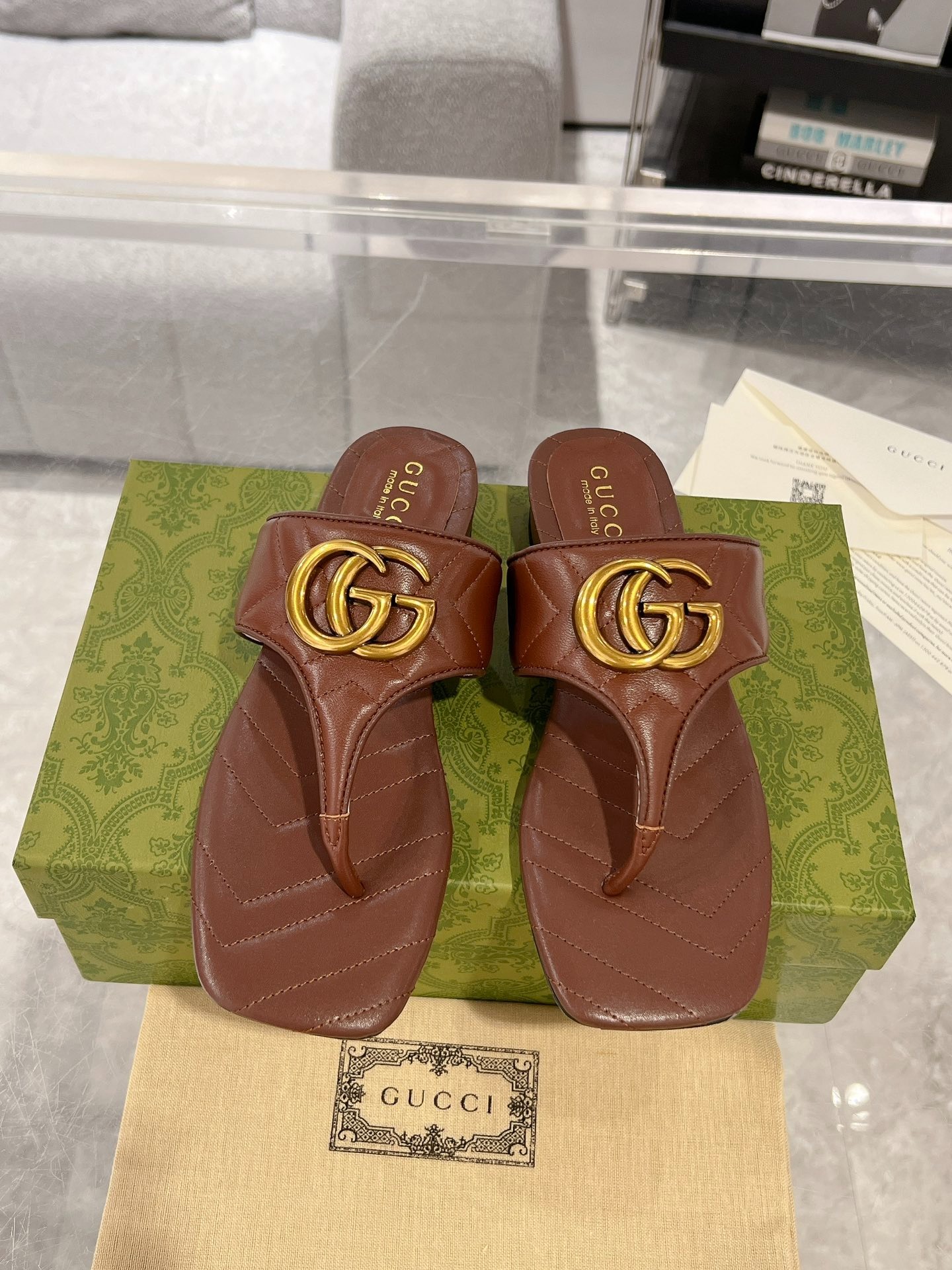 구찌 마몬트 마틀라세 플립플랍 샌들