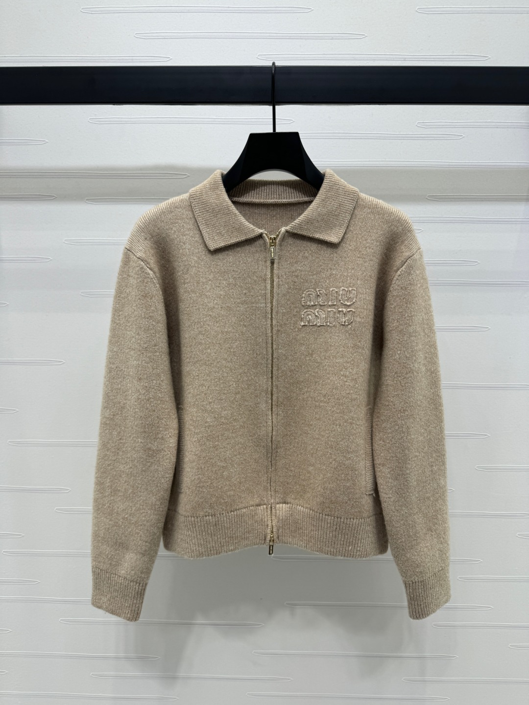 미우미우 25 초봄 신상 터들넥 가디건