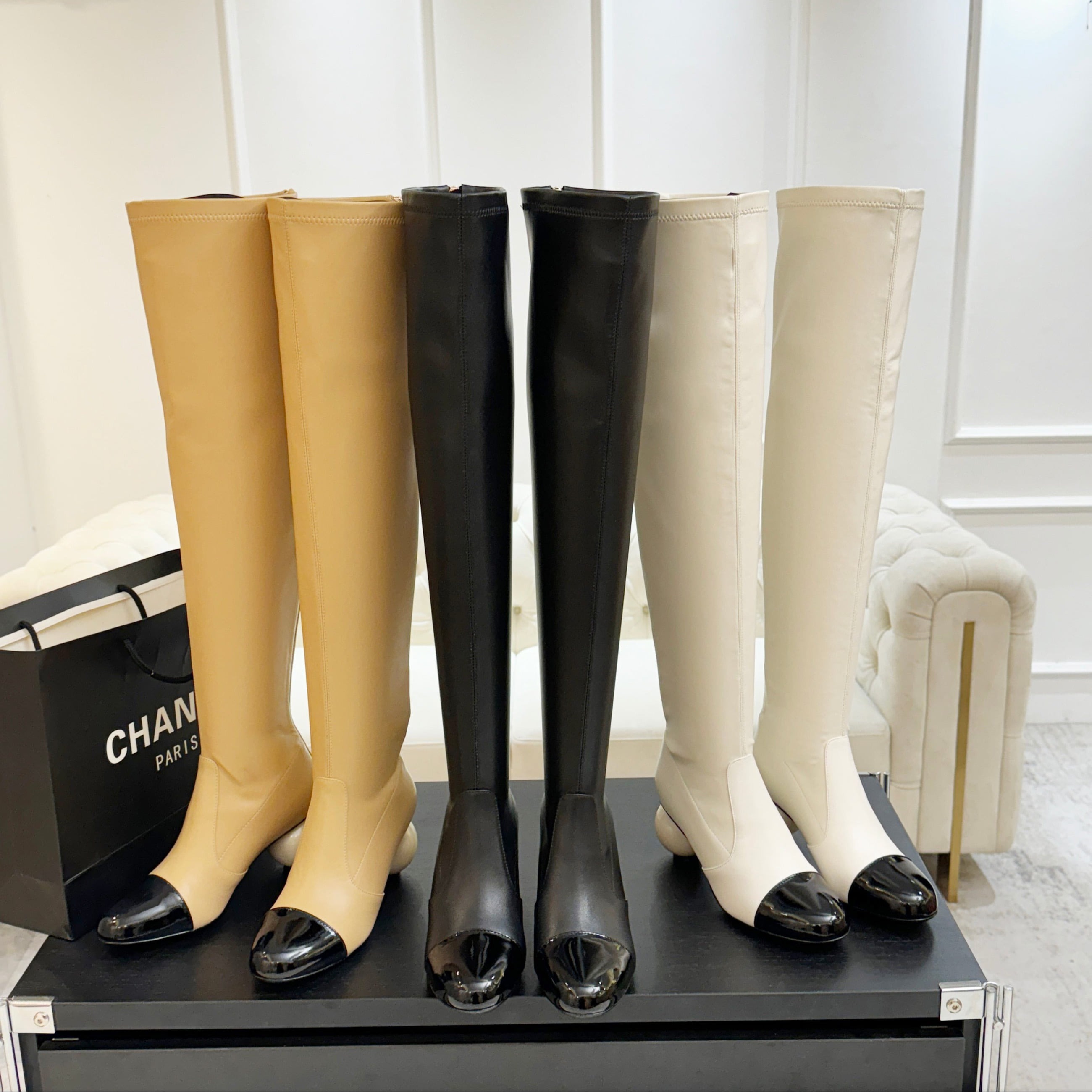 샤넬 25A 신상 진주 굽 스판부츠