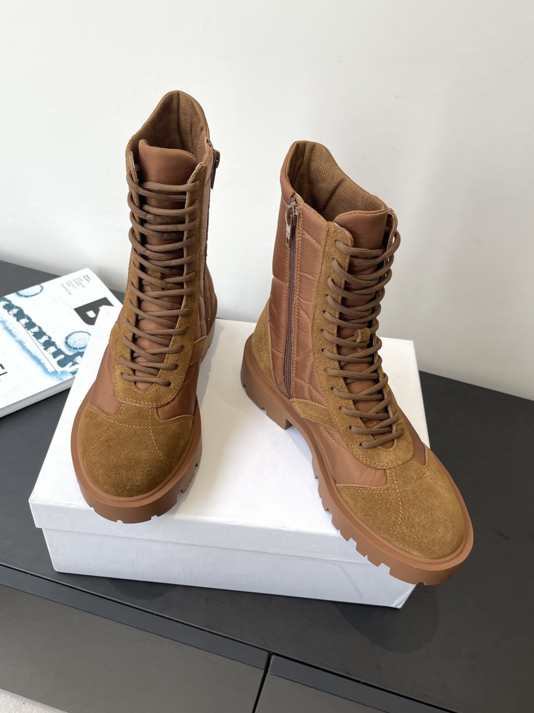 셀린느 25ss 신상 빈티지 워커