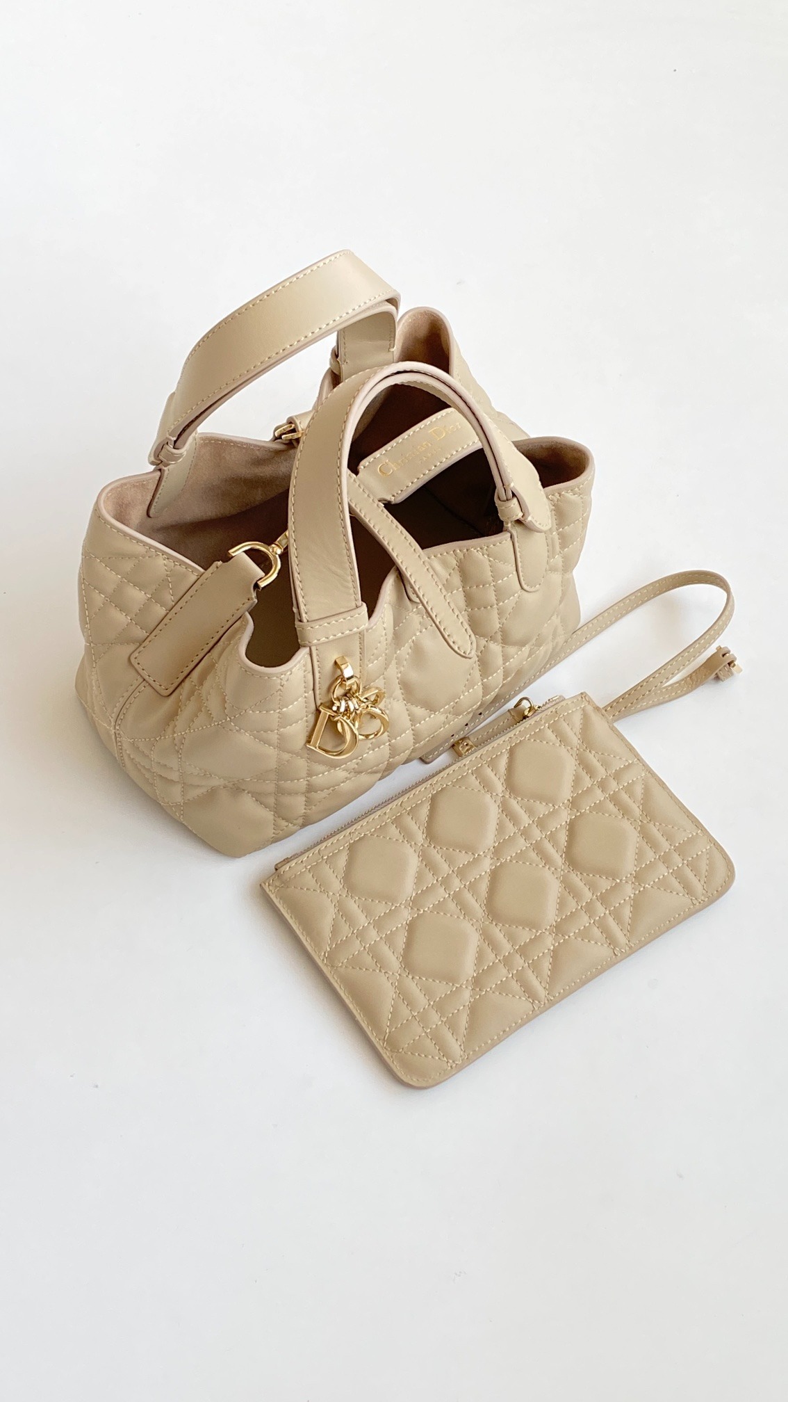 디올 뜨주후  백