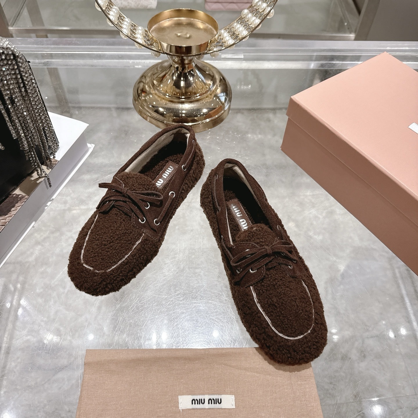 미우미우 신상 스웨이드 플랫 슈즈
