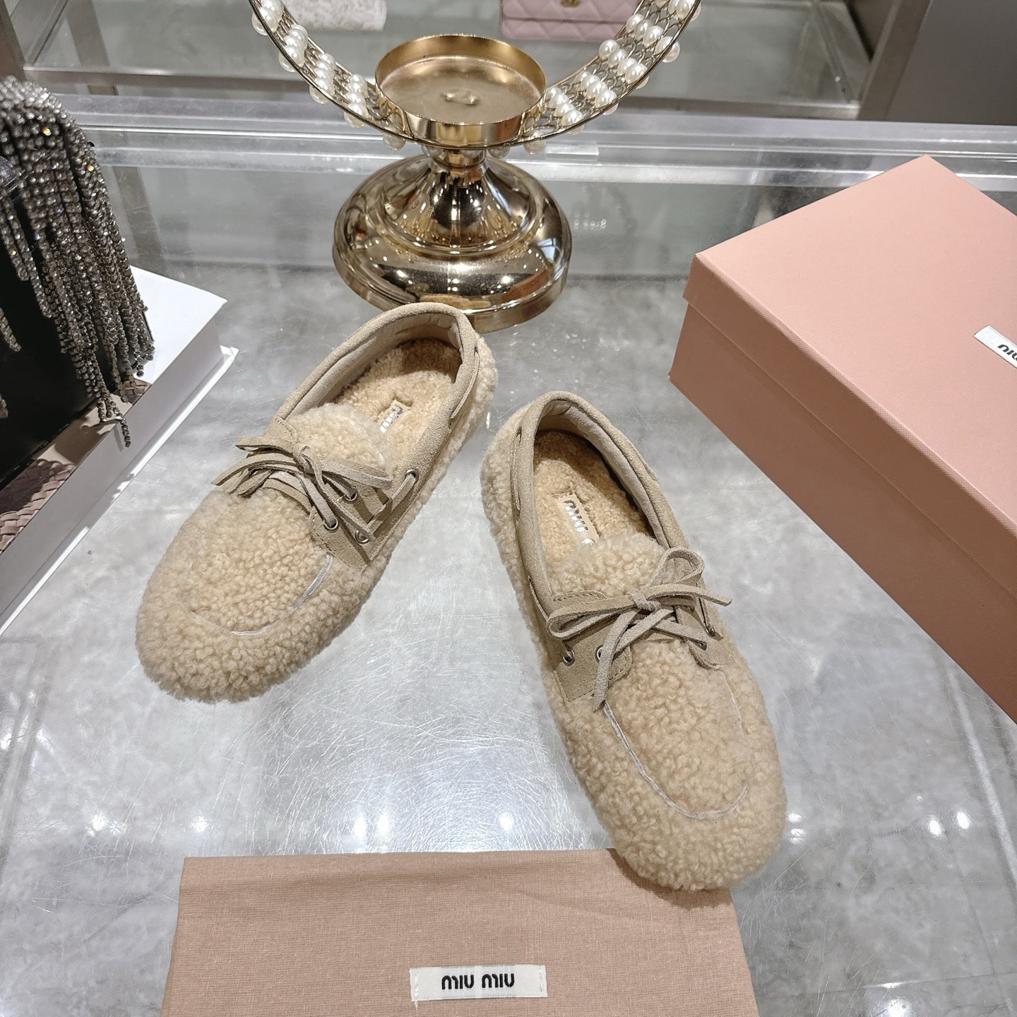 미우미우 신상 스웨이드 플랫 슈즈