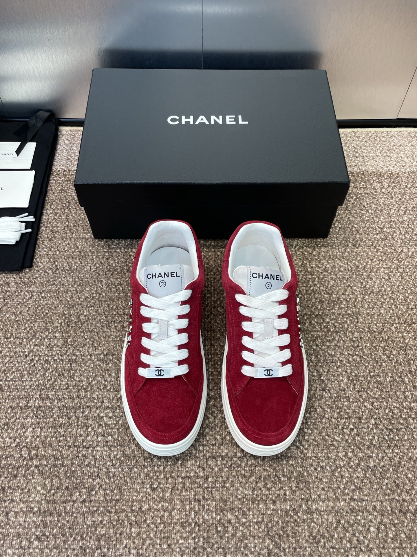 샤넬 신상 클래식 스트랩 스니커즈