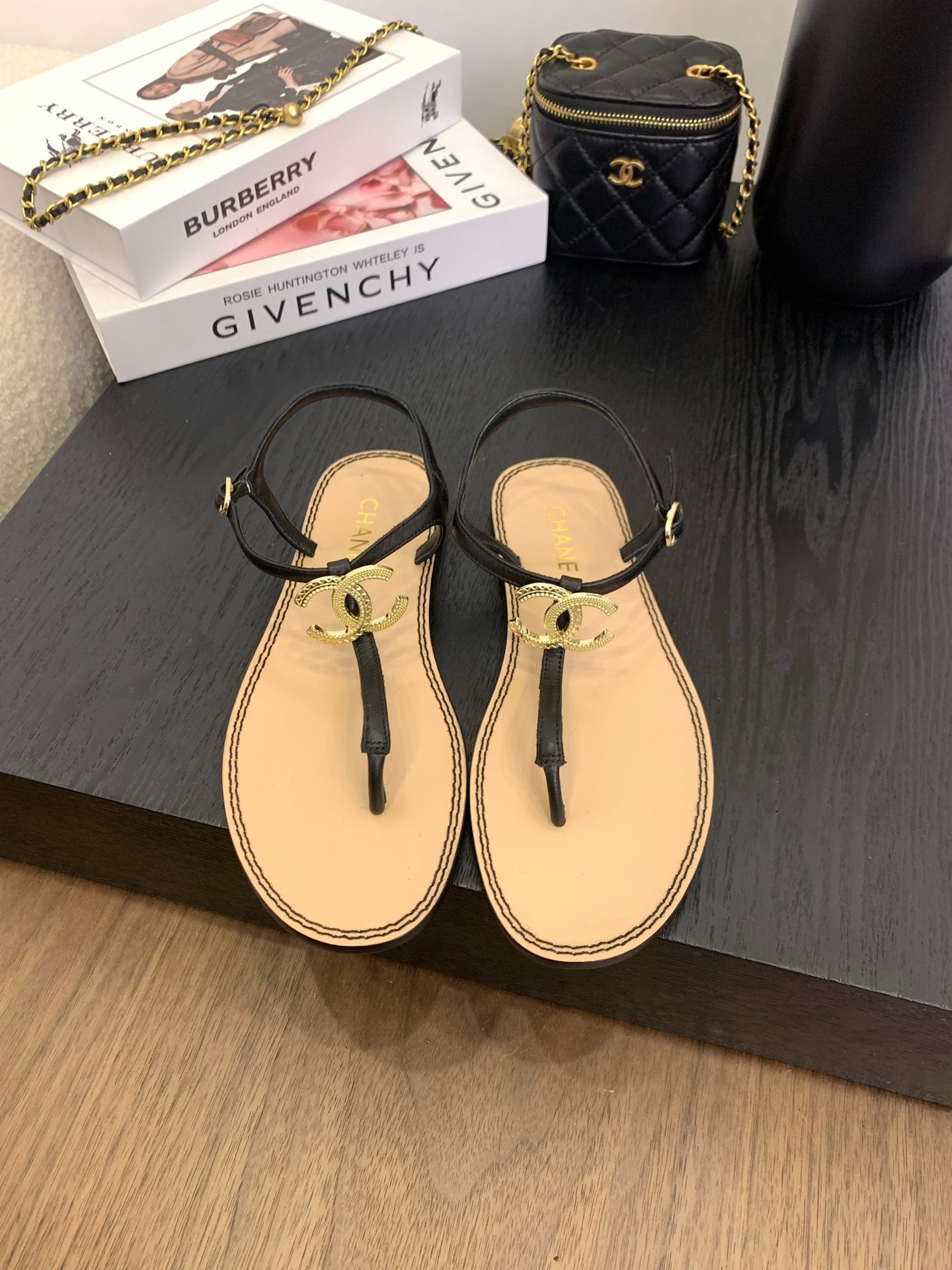 샤넬 25 신상 더블 c버클 조리 샌들