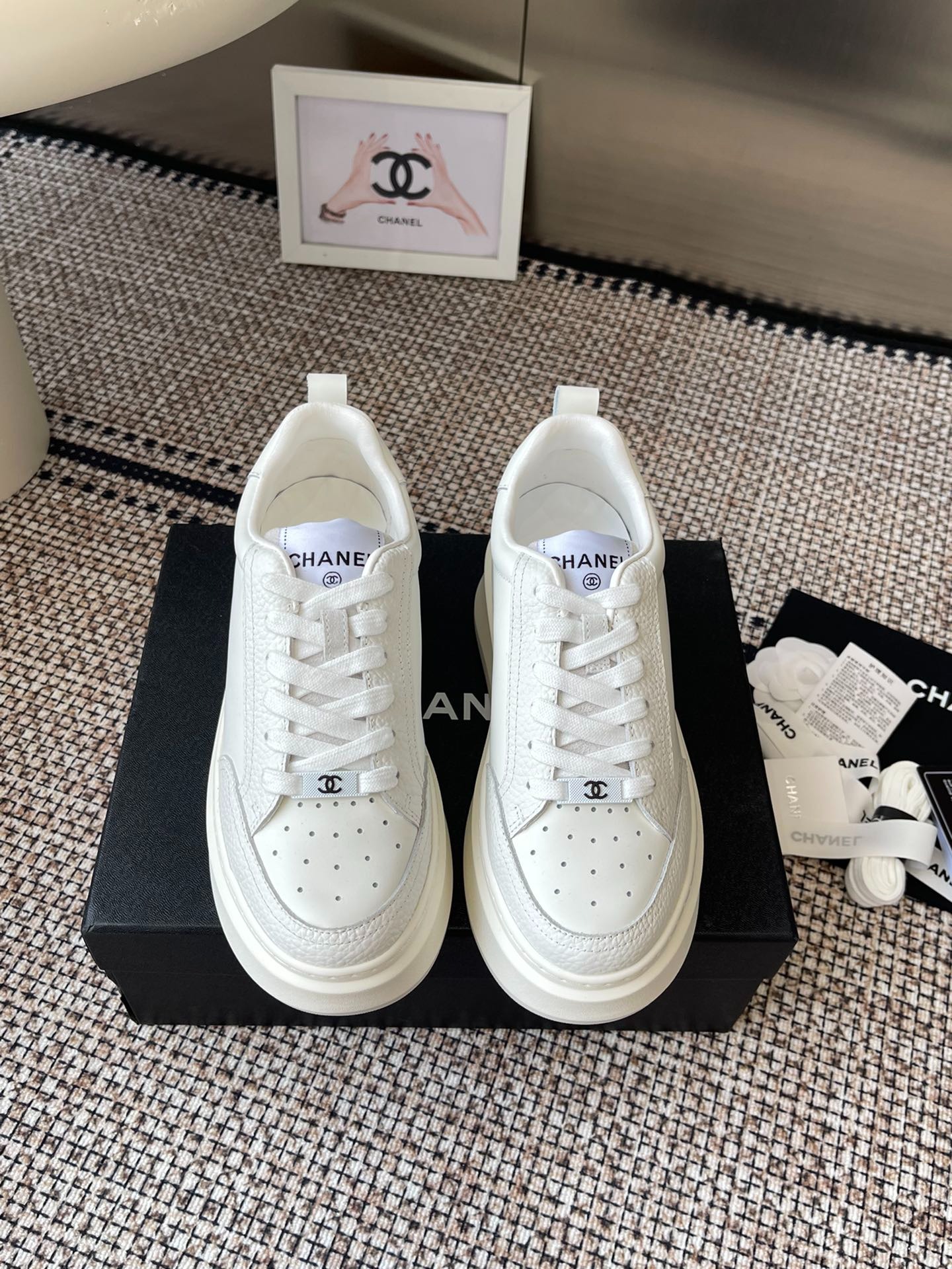 샤넬 봄여름 신상 스니커즈