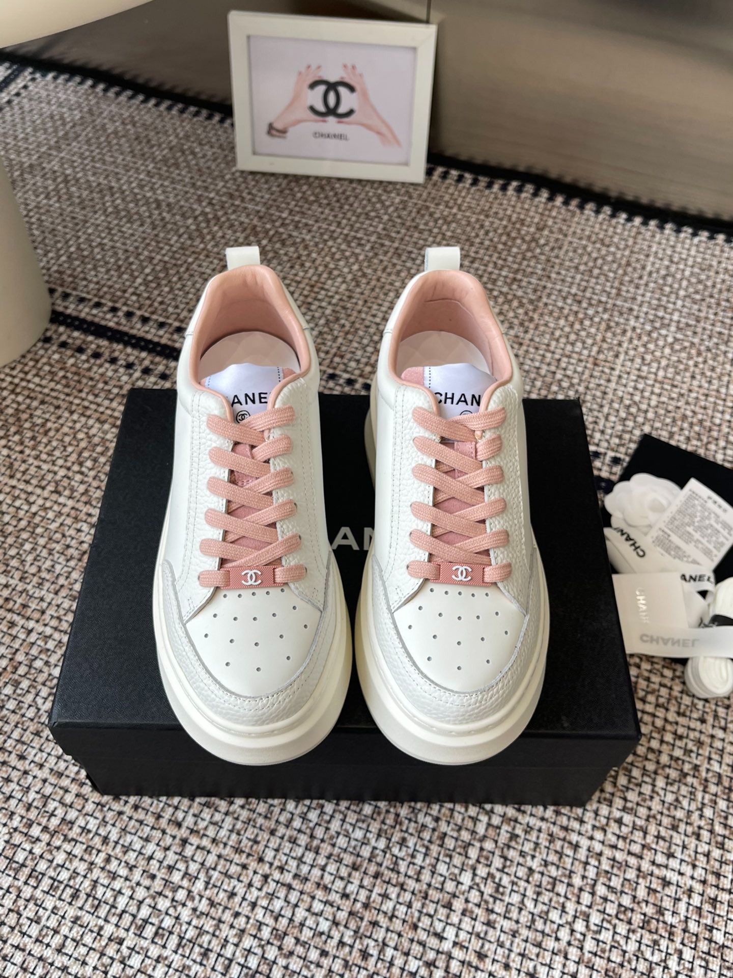 샤넬 봄여름 신상 스니커즈