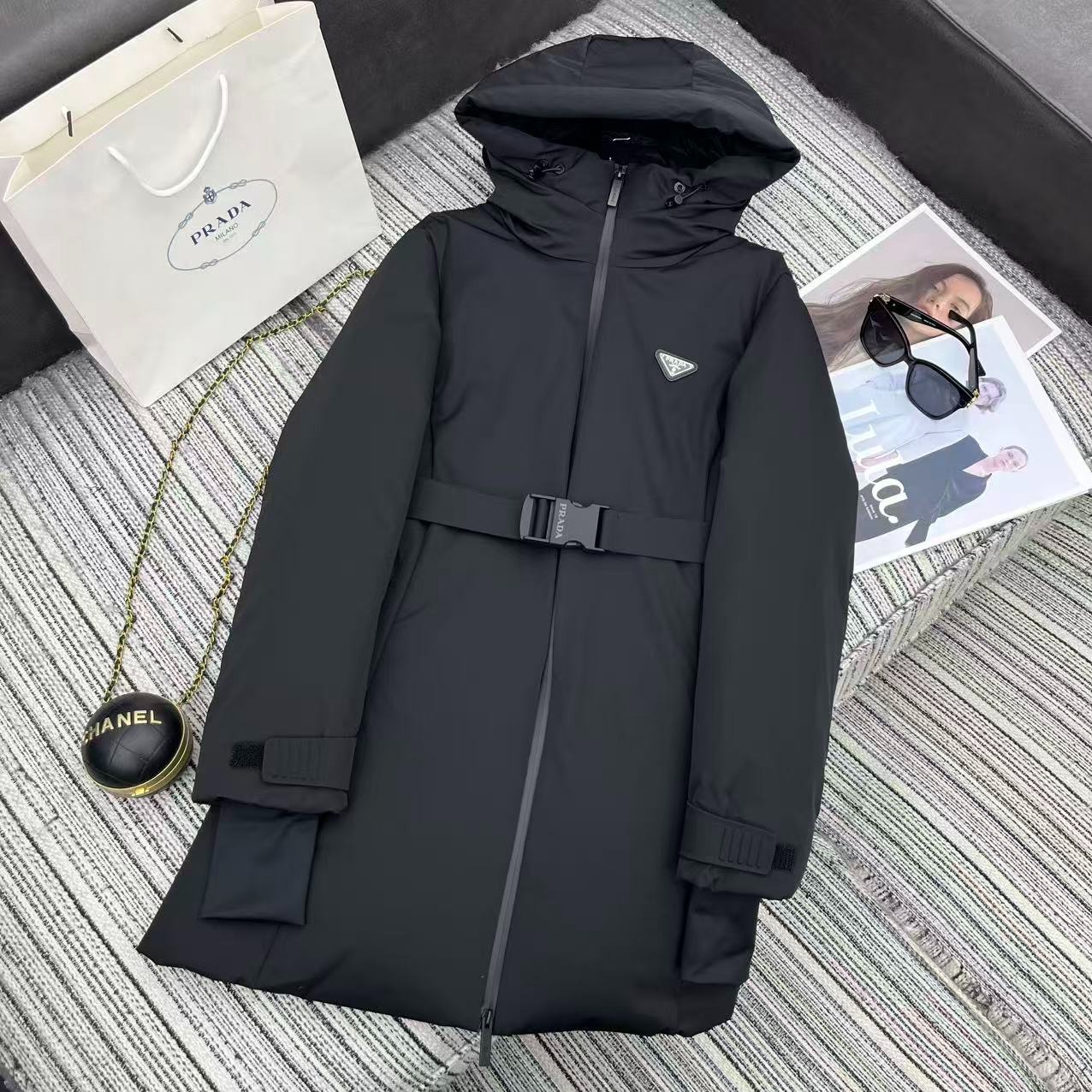 프라다 신상 후드 하프 다운코트