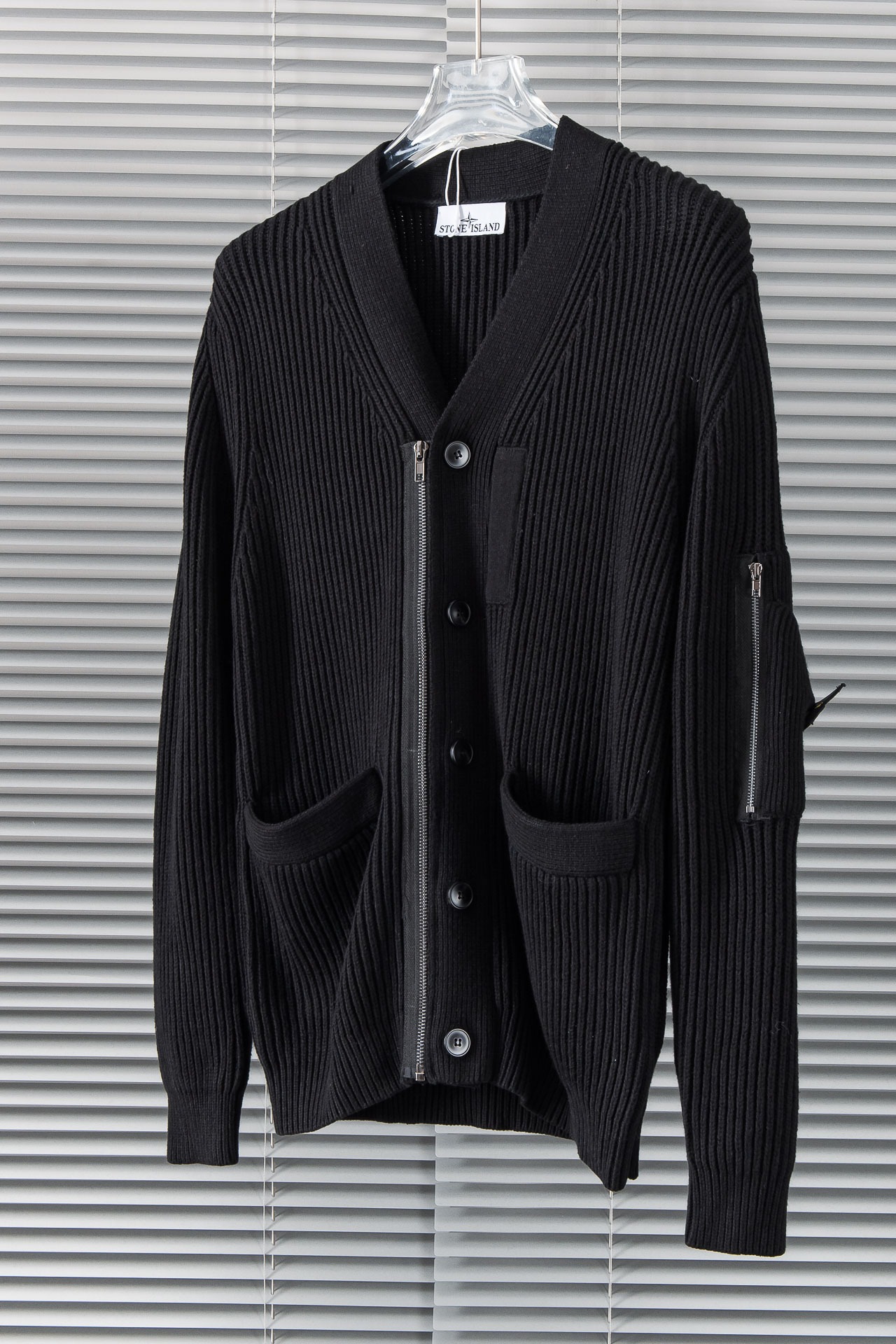 스톤아일랜드 2025 신상 클래식 심플 가디건