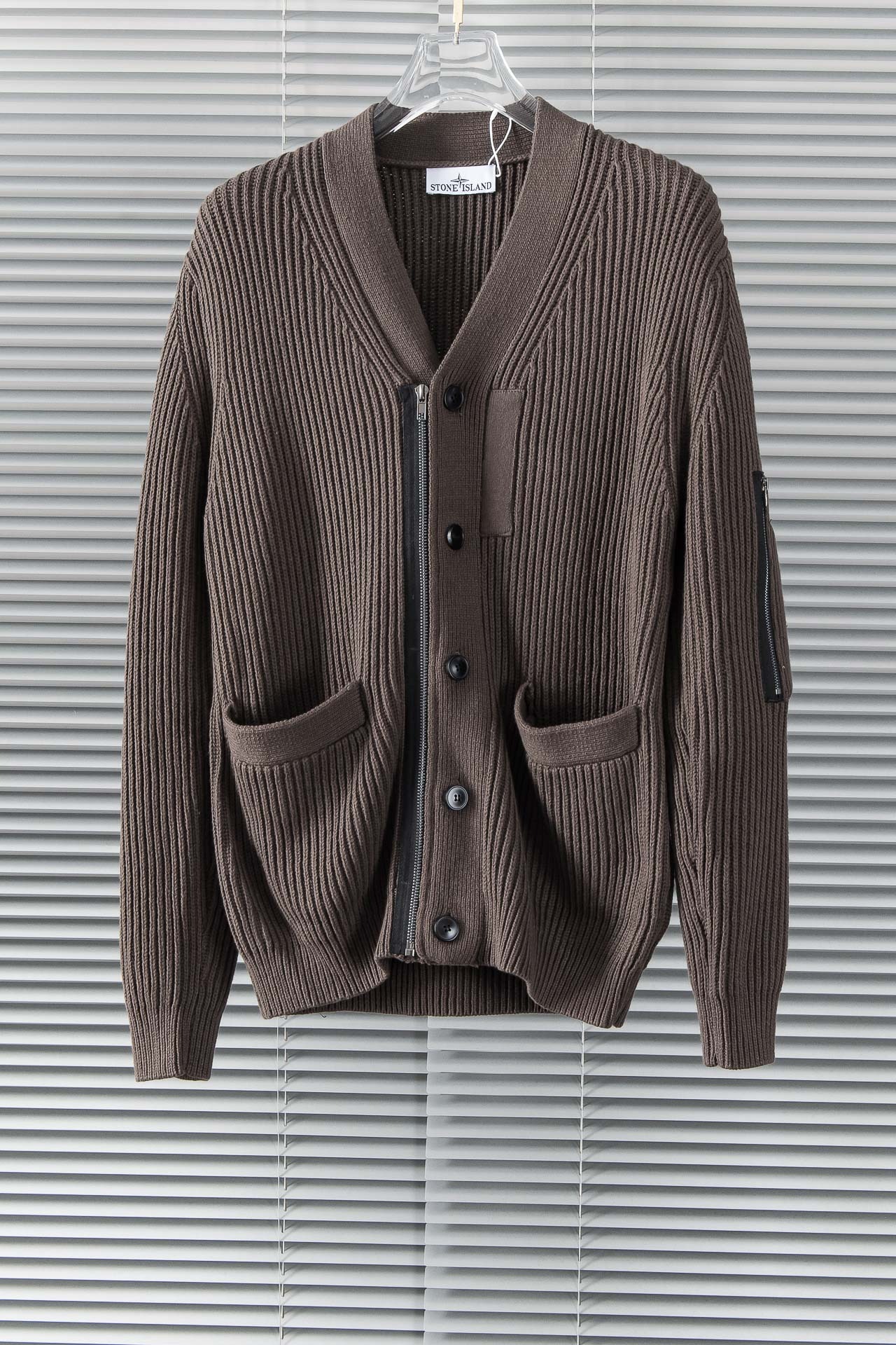 스톤아일랜드 2025 신상 클래식 심플 가디건
