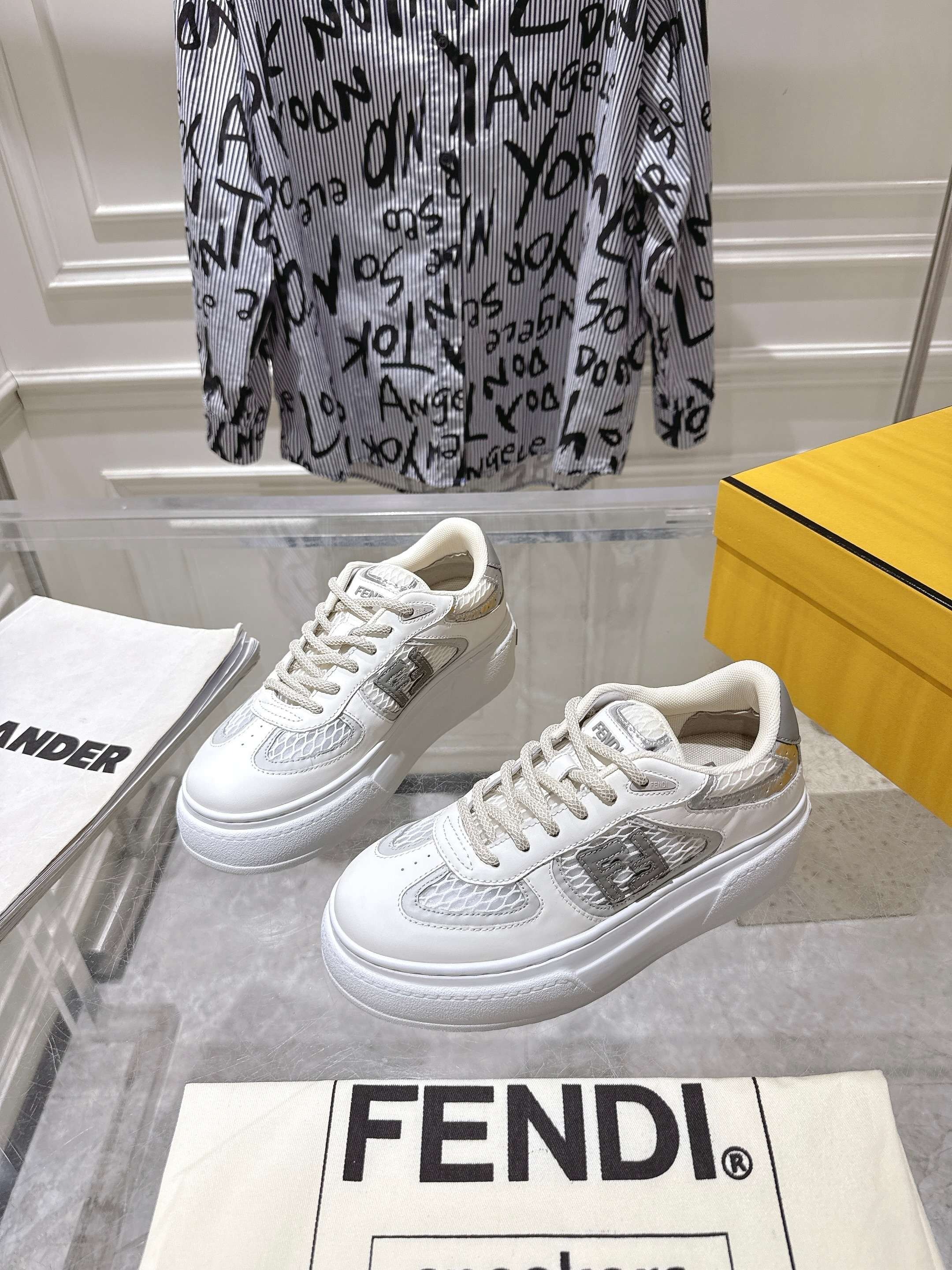 펜디 25년 신상 통굽 스니커즈