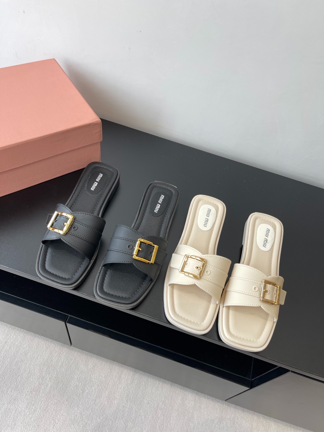 미우미우 25ss 신상 플랫 슬리퍼