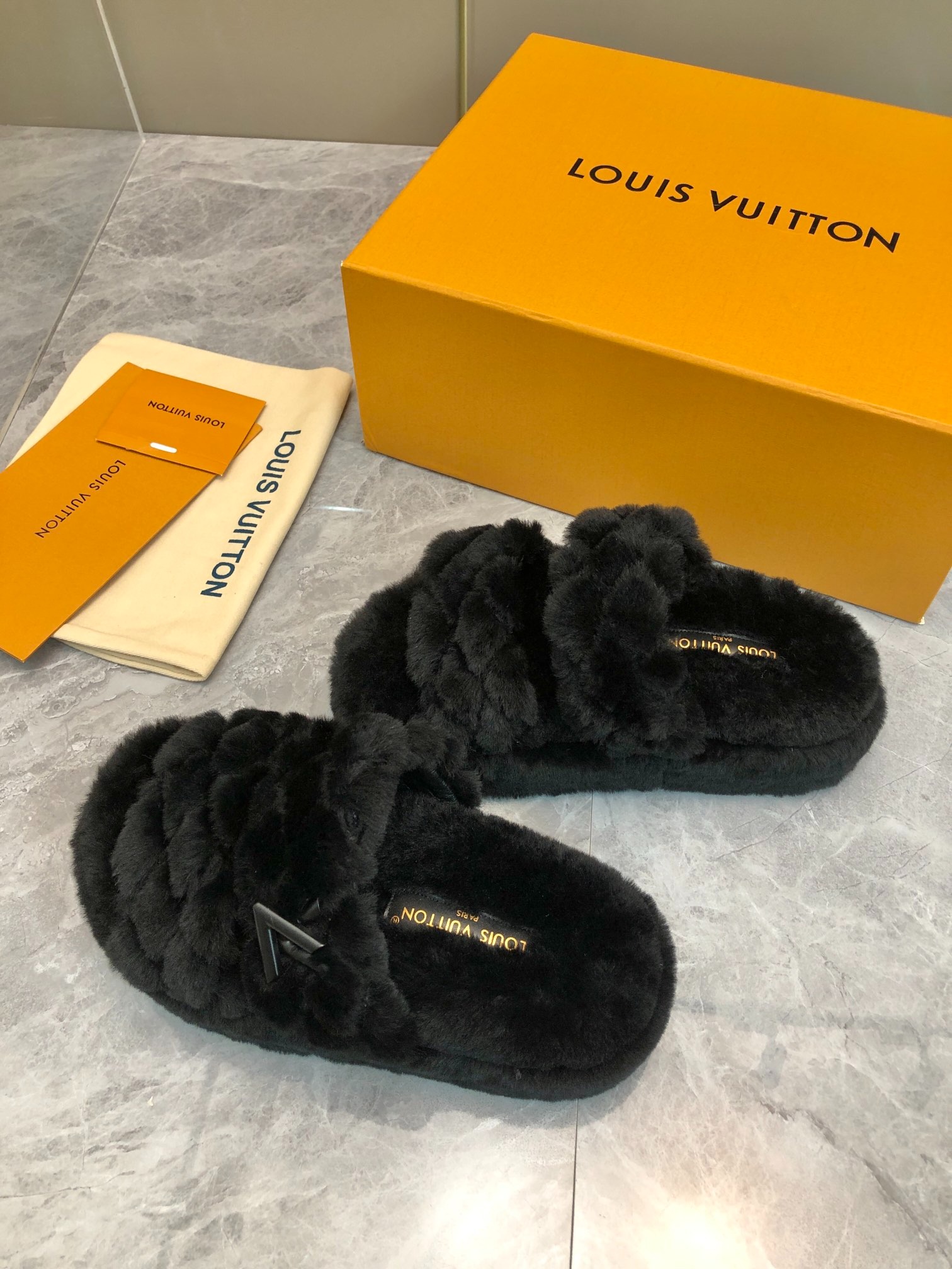 루이비통 25 신상 양털 슬리퍼