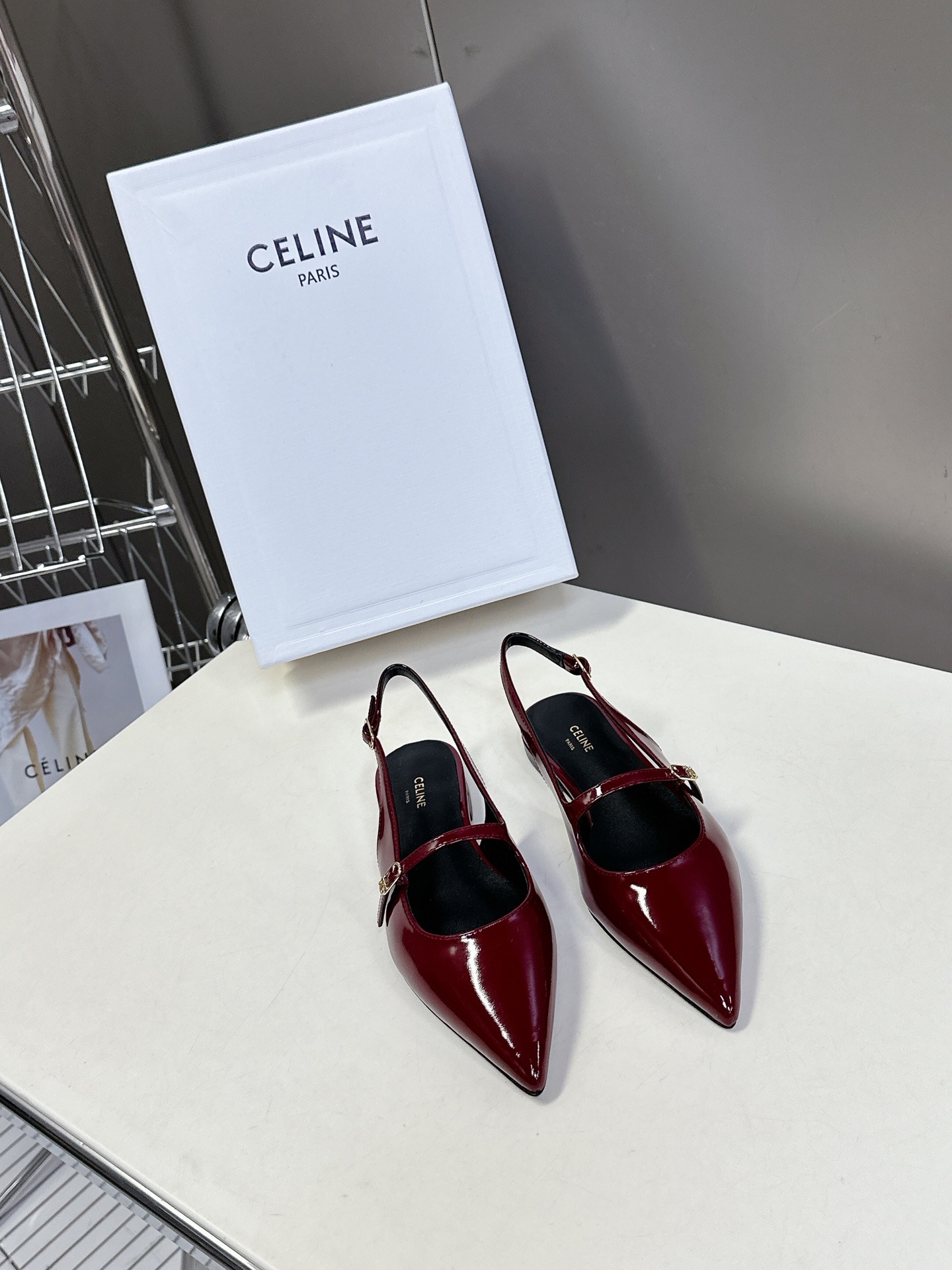 셀린느 여름 신상 백플랫 슈즈