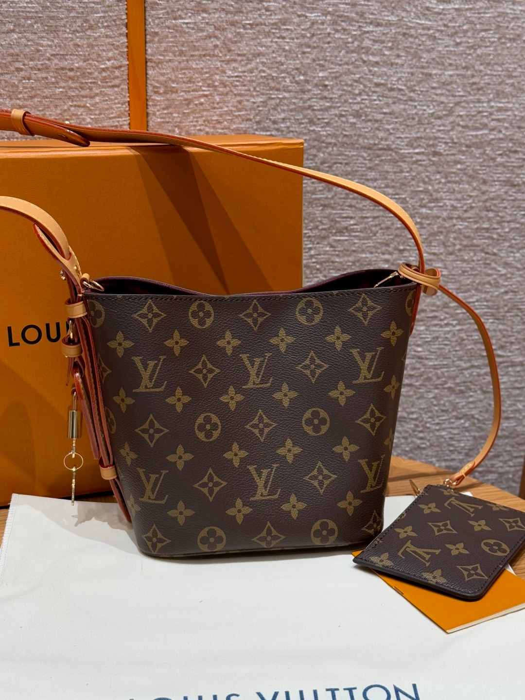 루이비통 올인 BB 모노그램 핸드백