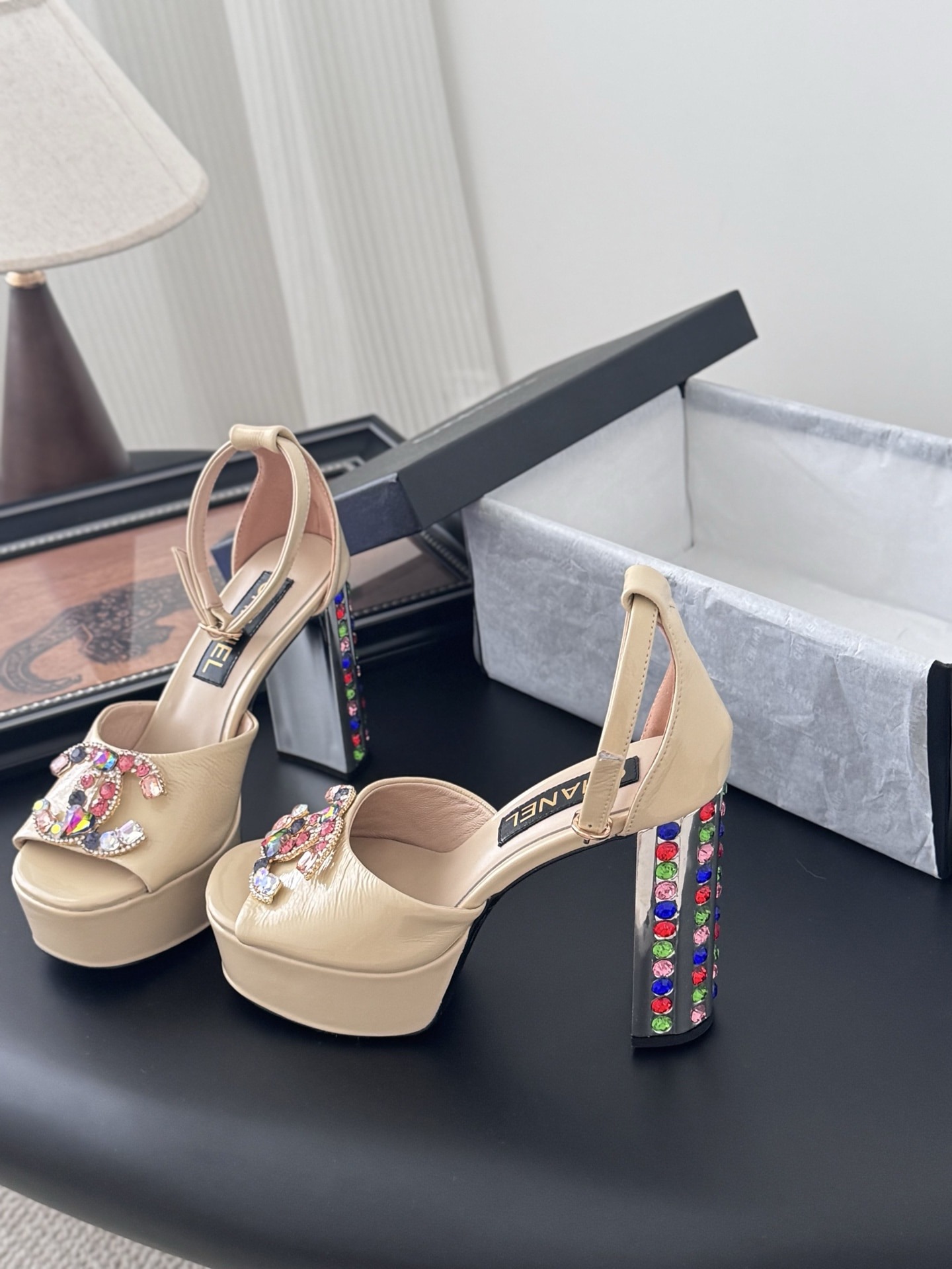 샤넬 25K 이른 봄 플랫폼 핫피스 샌들