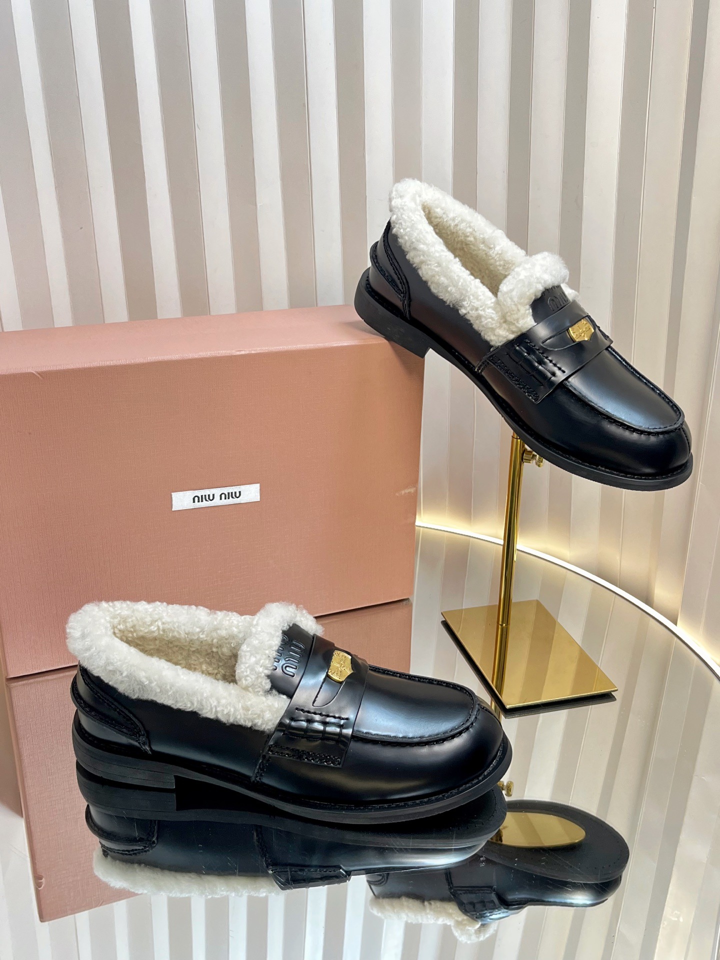 미우미우 25/신상 구제 로퍼 양털