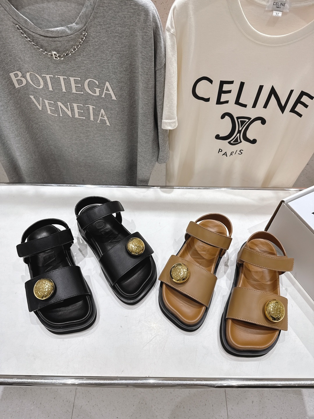 로에베 25/ss 신상 빈티지 플랫 비치 통굽 샌들