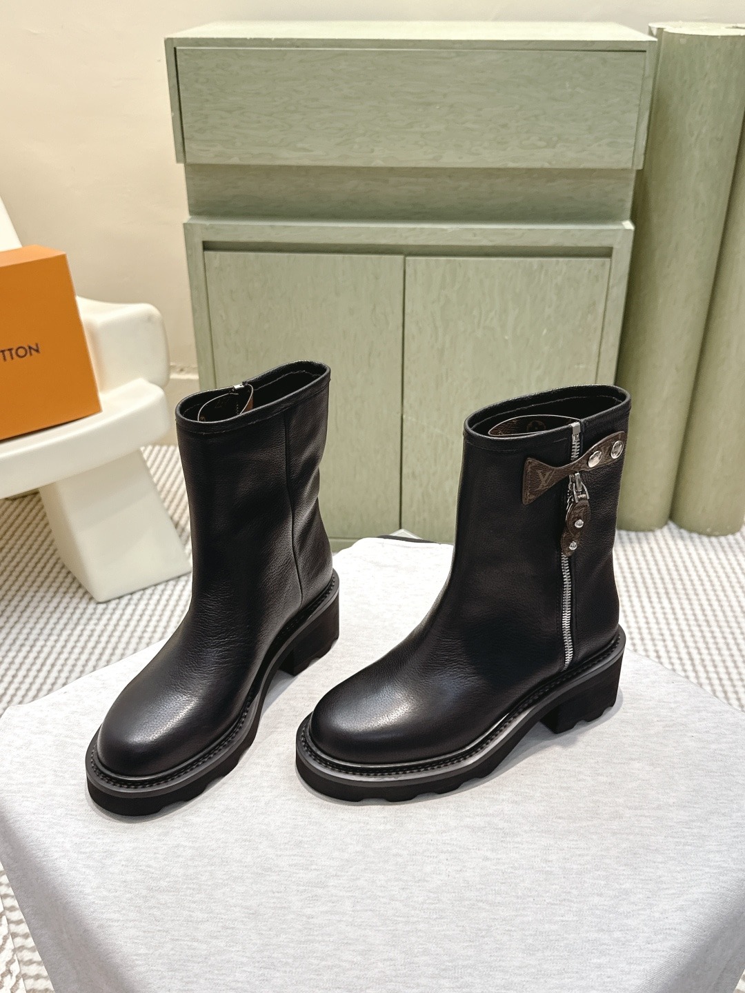 루이비통 25 신상 앵클부츠 워커