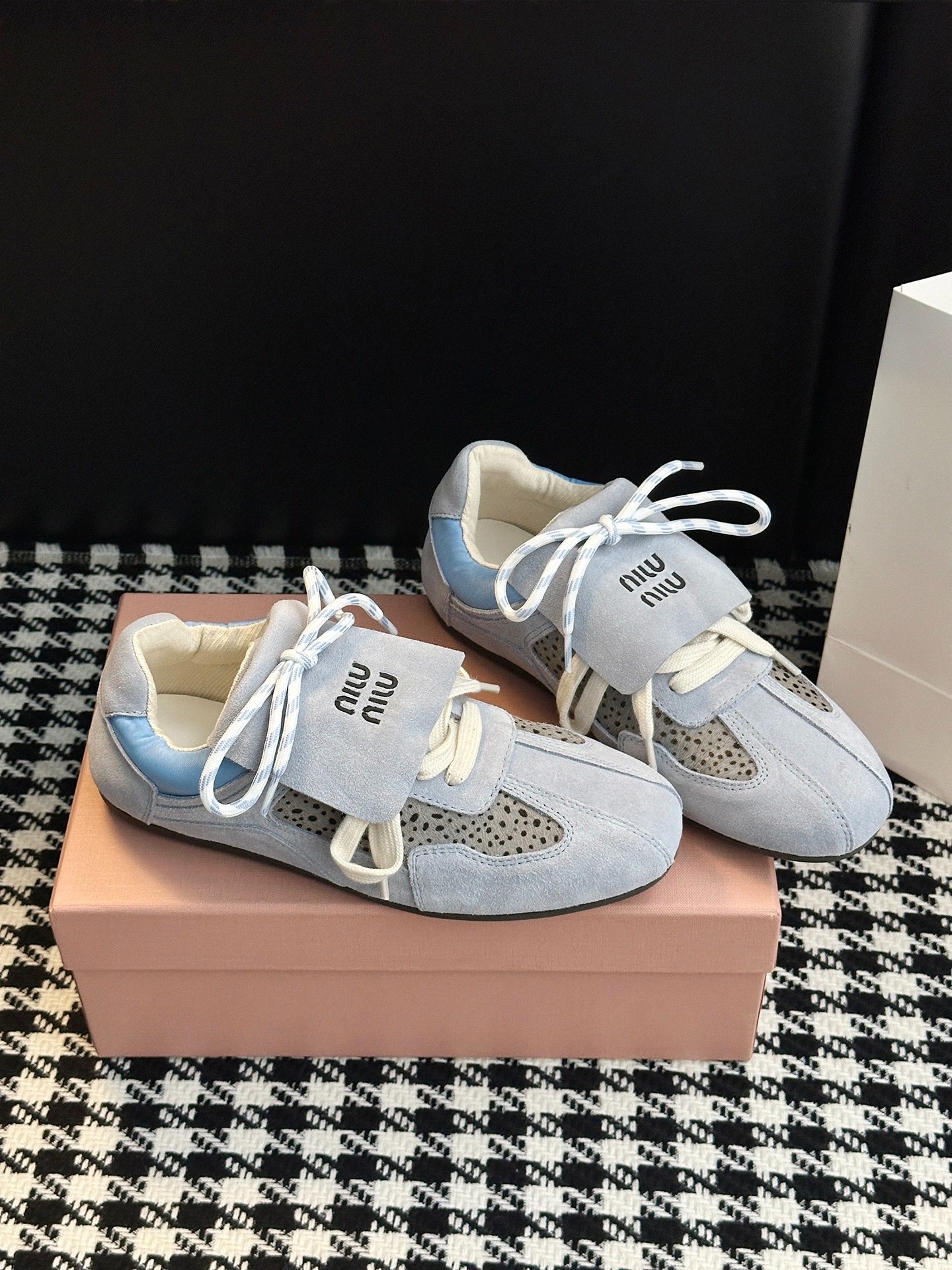 미우미우 신상 스니커즈