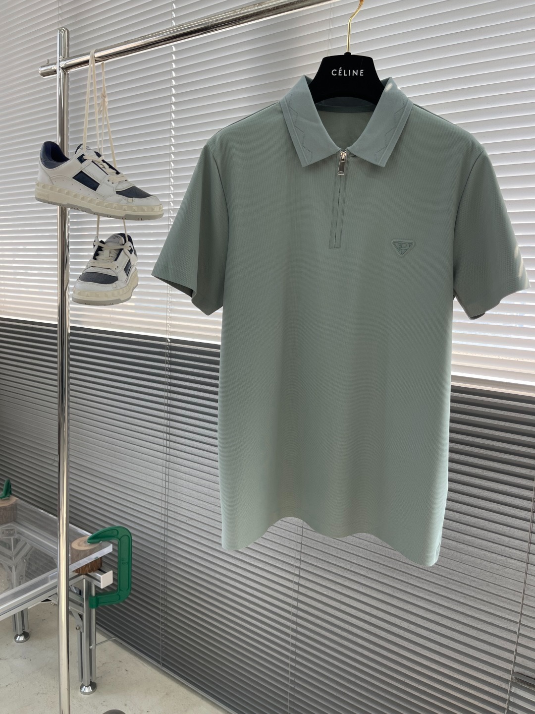 프라다 2025SS 삼각로고 터틀넥