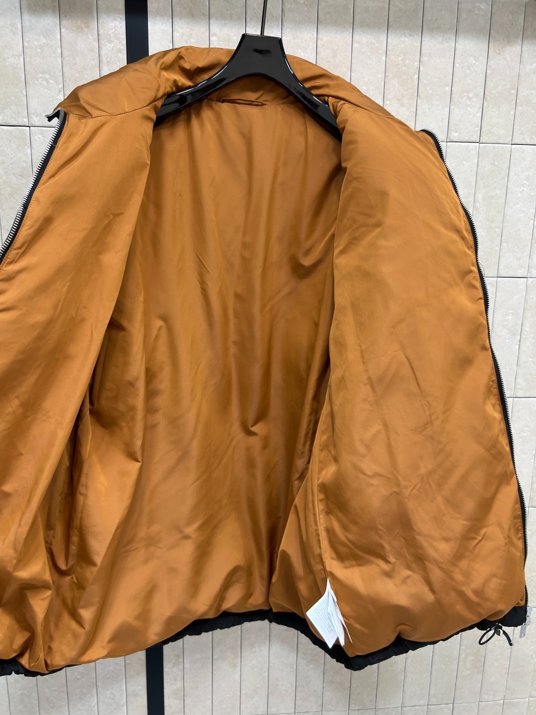 프라다 신상 하이넥 조거 미들다운