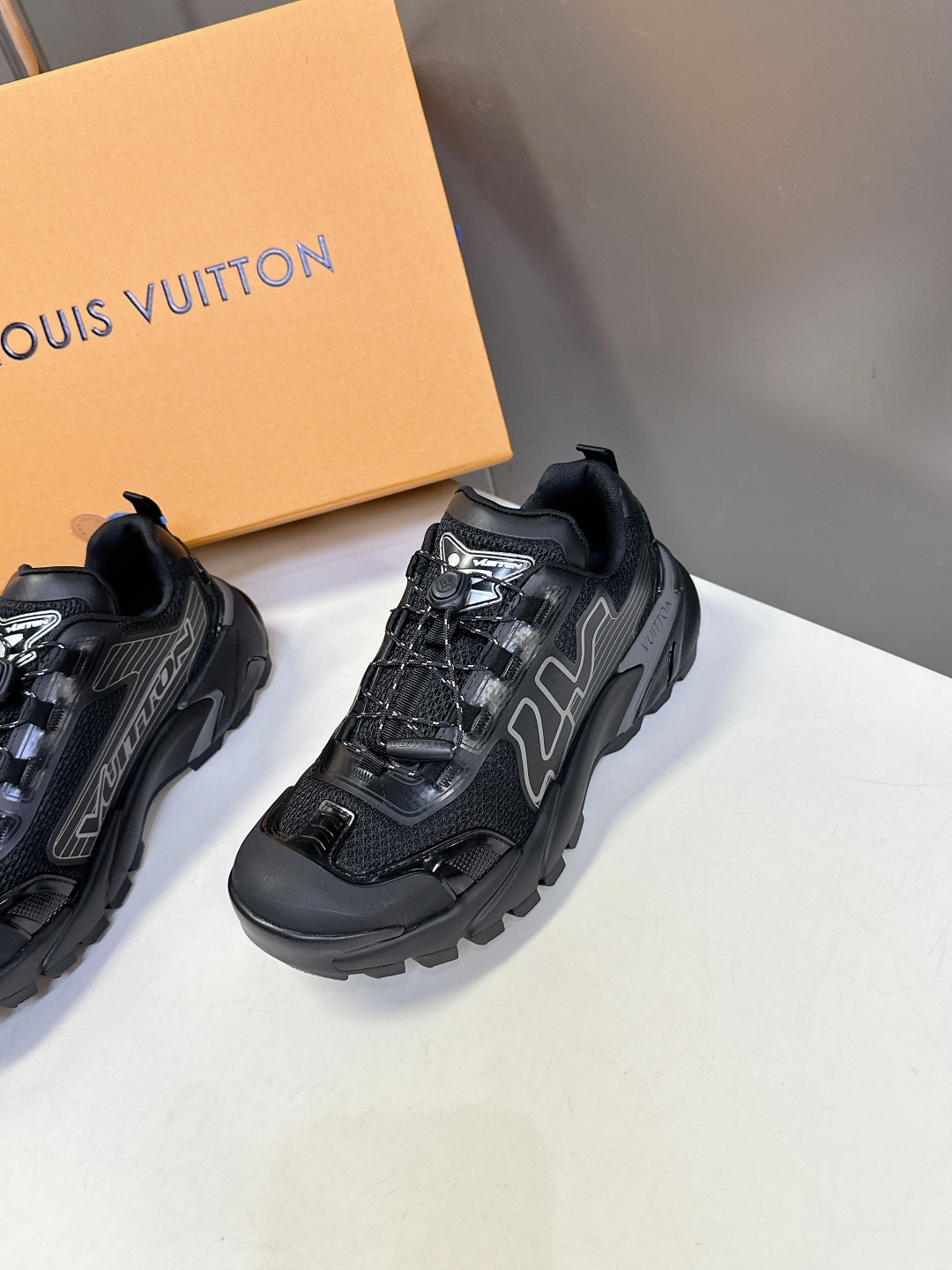 루이비통 25 최신 스니커즈