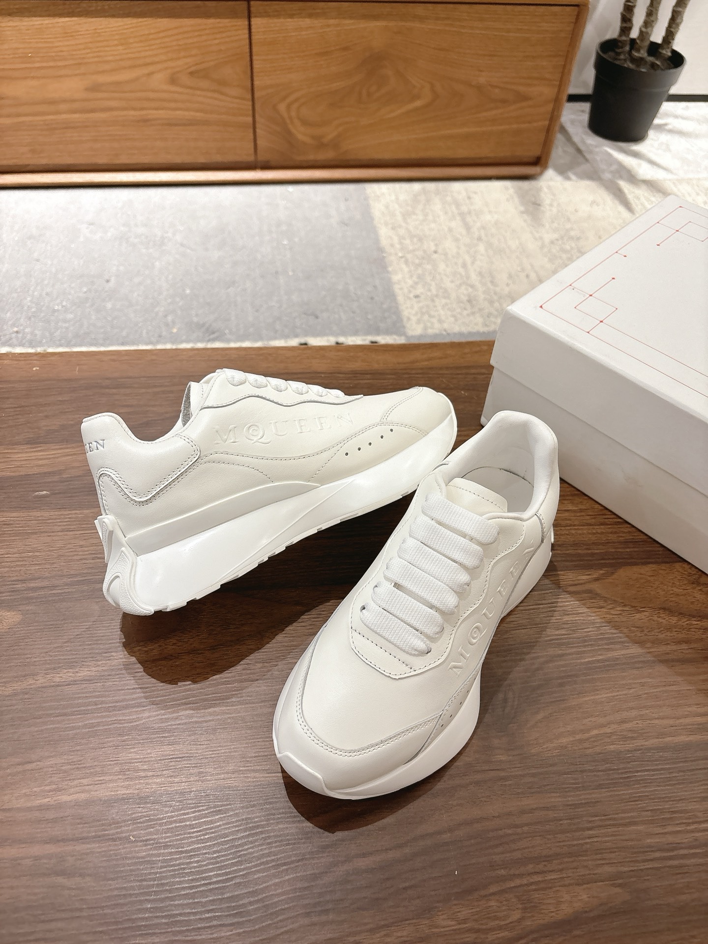 알로산더 맥퀸 신상 화이트 슈즈