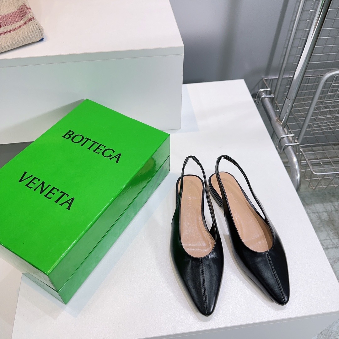 보테가베네타 25 봄여름 신상빈티지 플랫 샌들