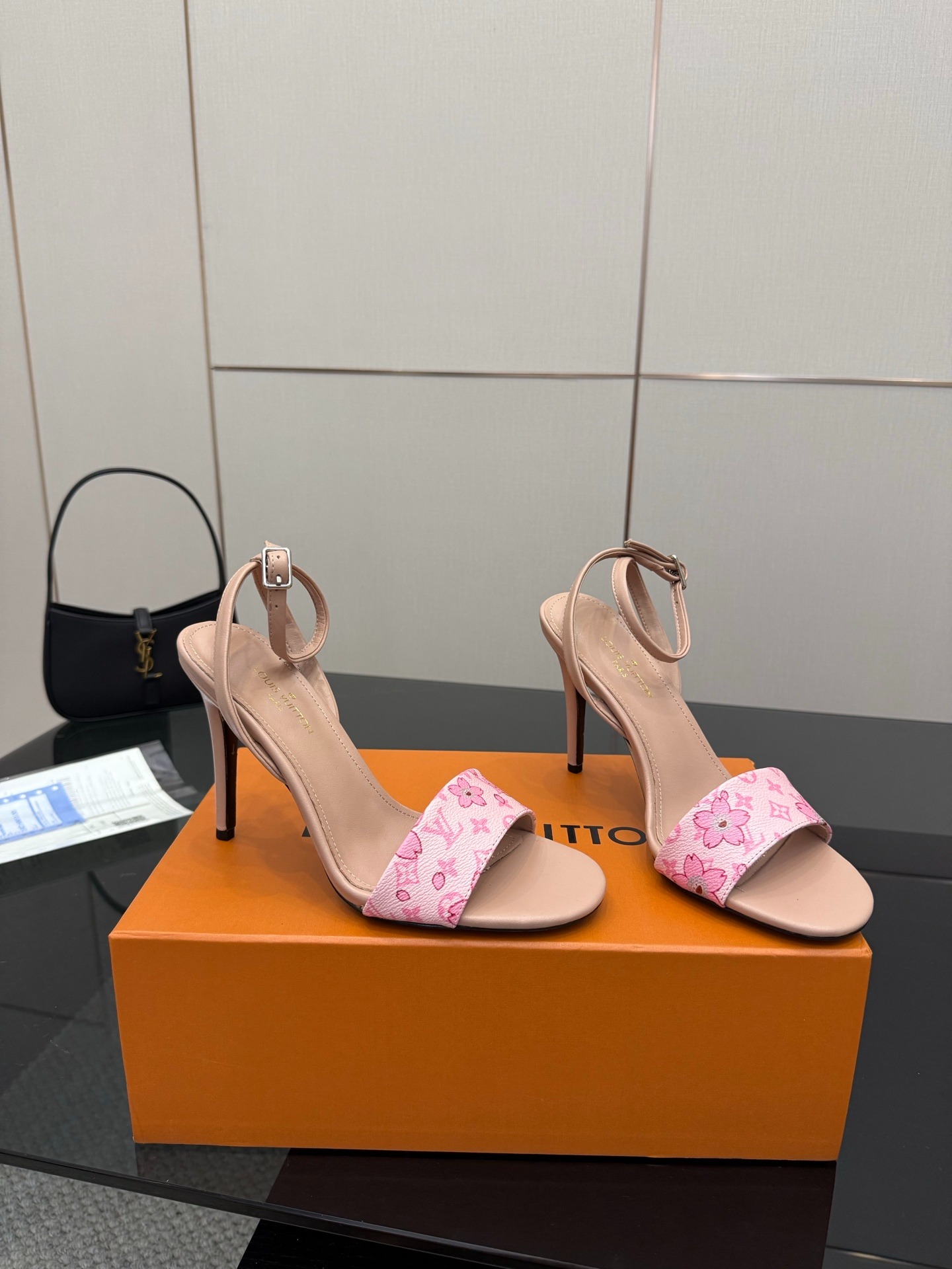 루이비통 최신형 샌들