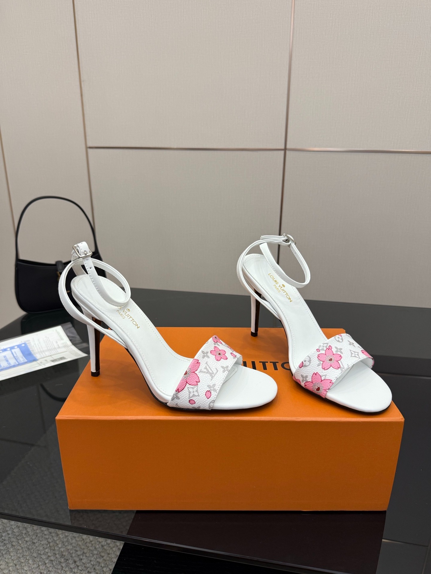 루이비통 최신형 샌들