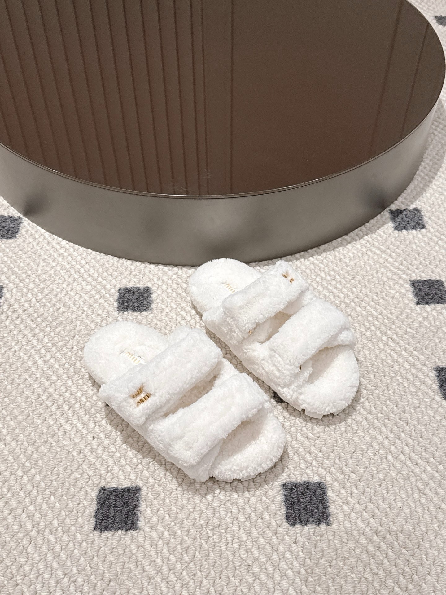 미우미우 양털 슬리퍼