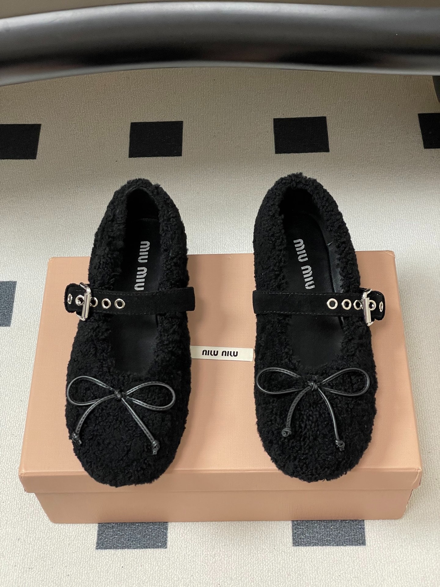 미우미우 25Ss 신상 메리제인 양털 발레단화