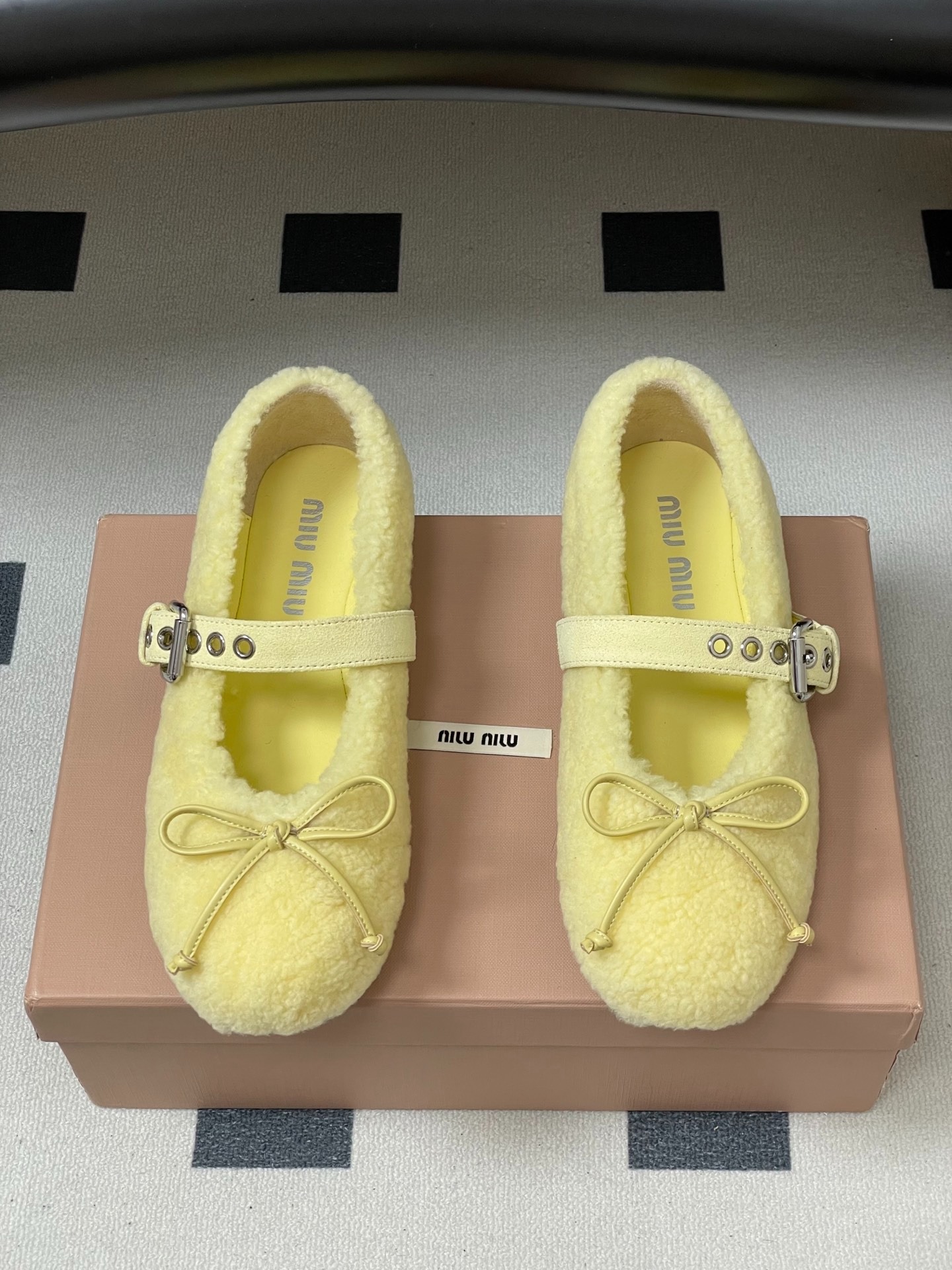 미우미우 25Ss 신상 메리제인 양털 발레단화