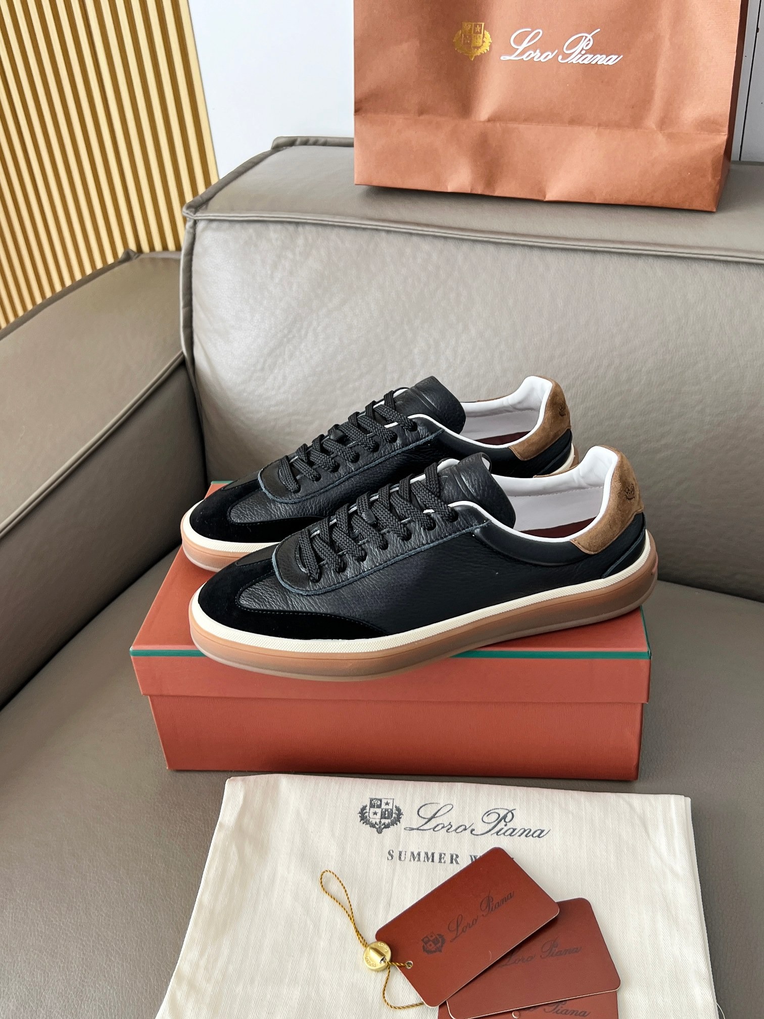 로로피아나 트레이닝화 남녀공용