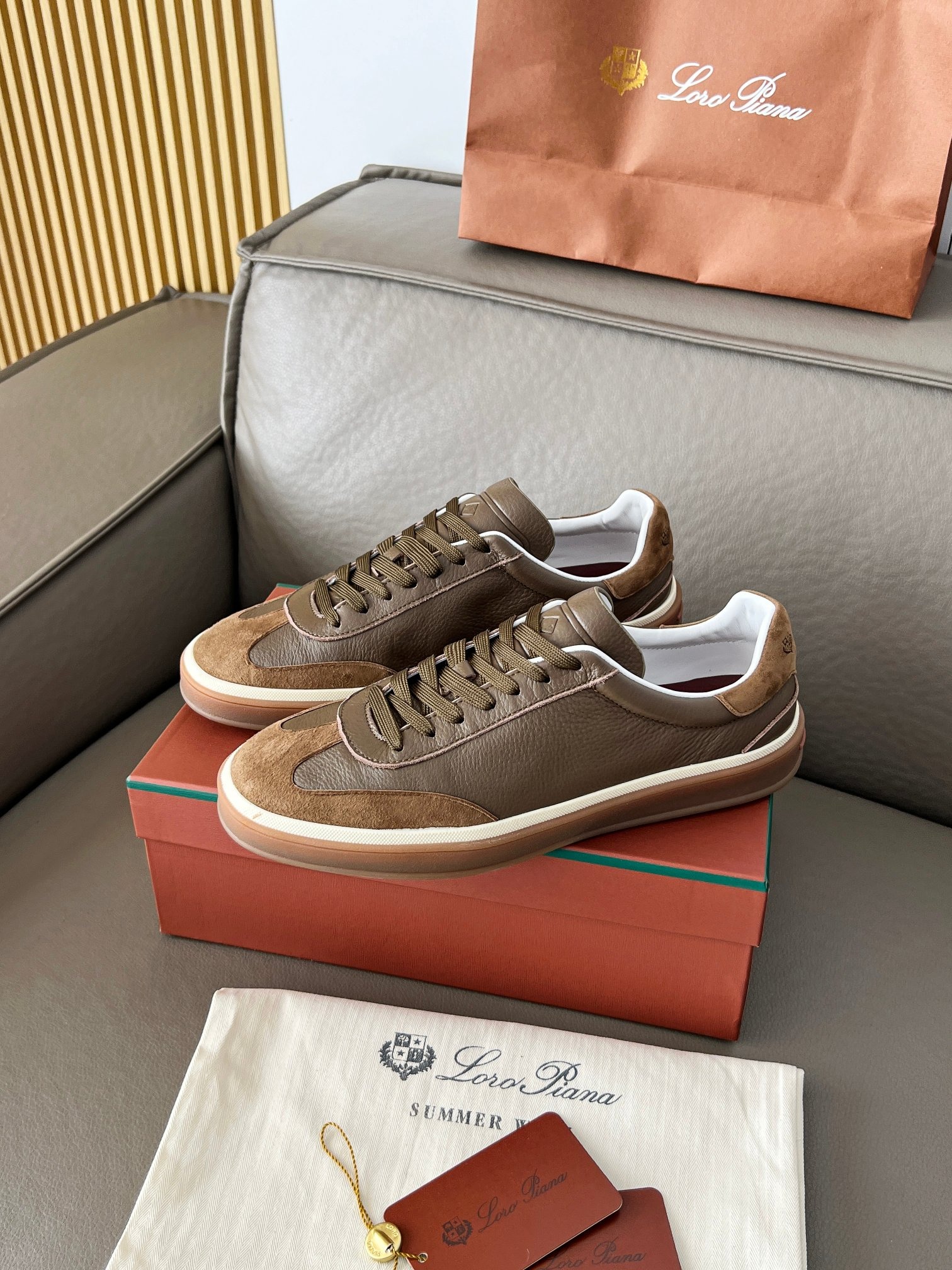 로로피아나 트레이닝화 남녀공용