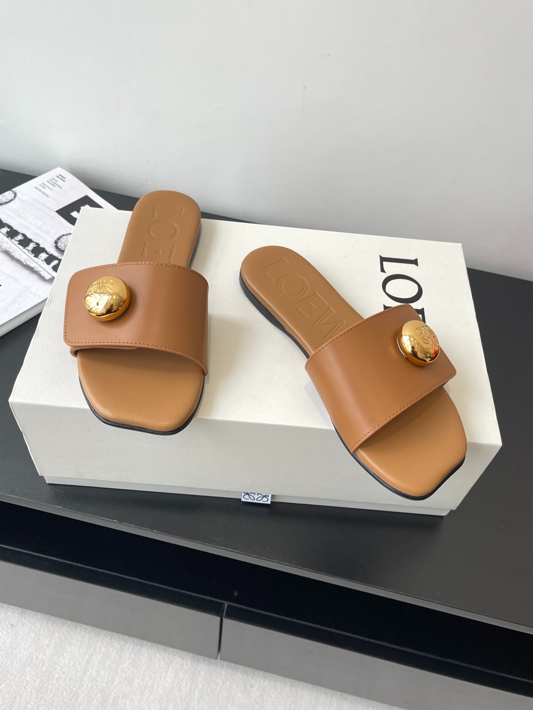 로에베 25ss 신상품 빈티지 플랫 비치 슬리퍼