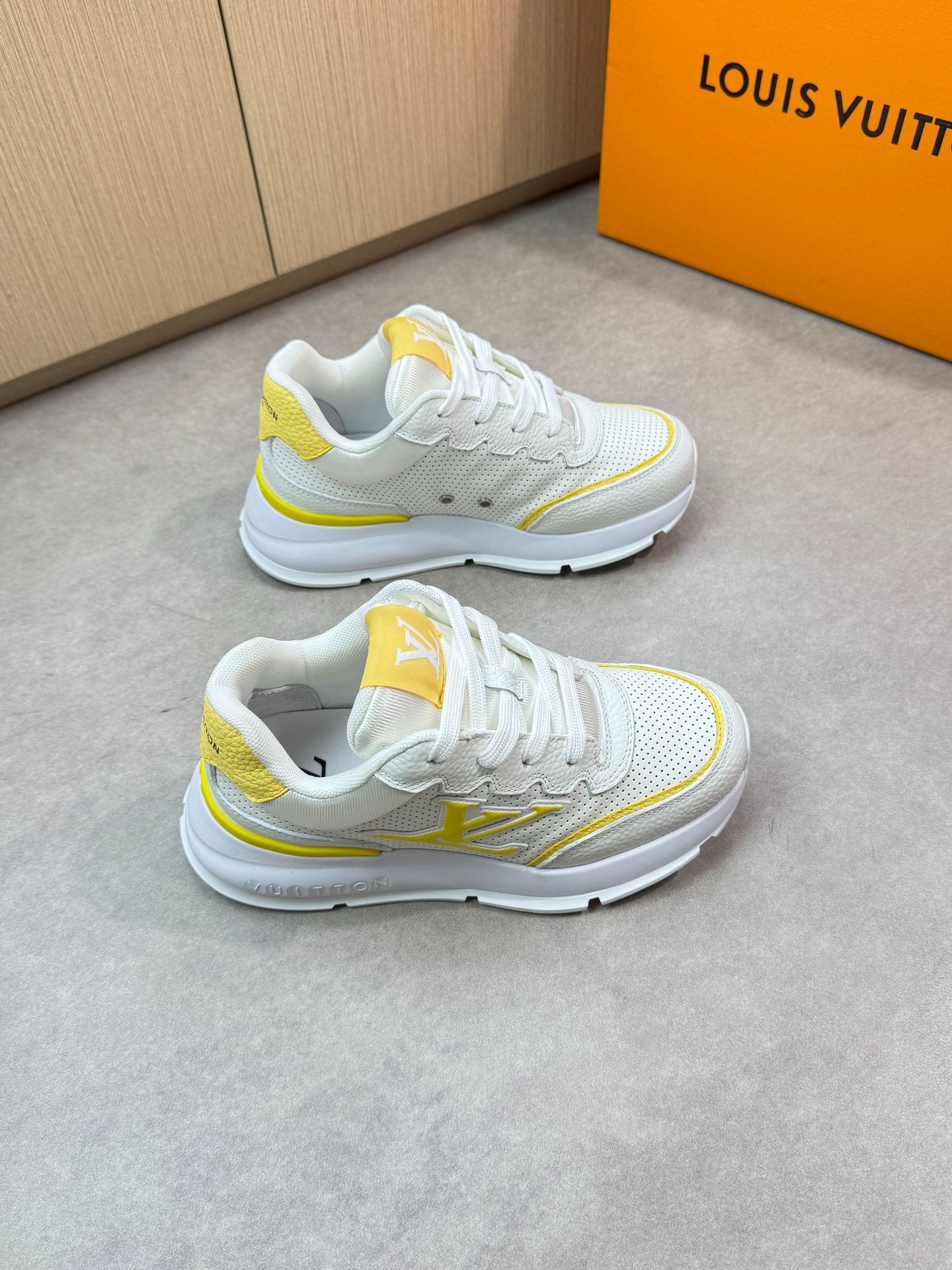 루이비통 클래식 스니커즈