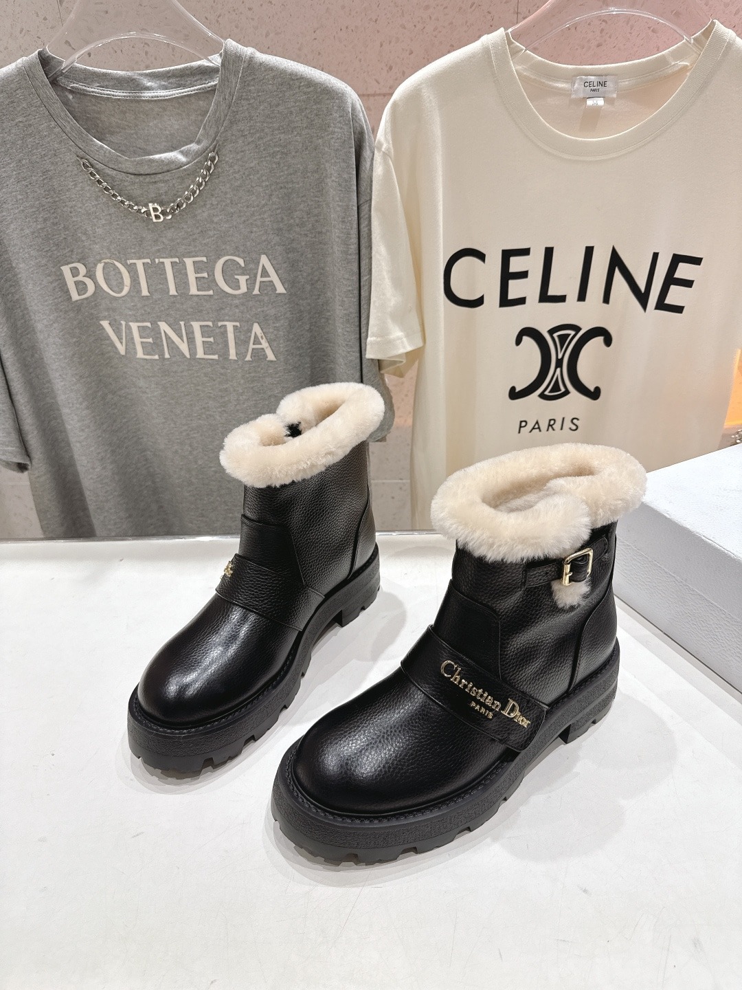 디올 25ss 신상 양털 플랫 앵클 부츠