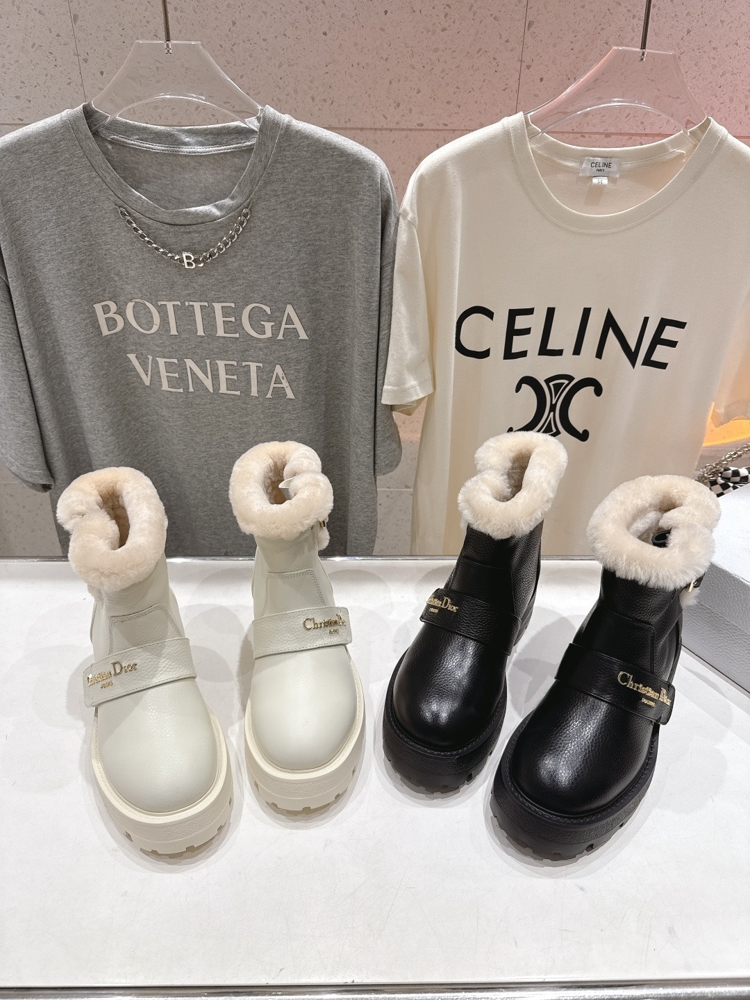 디올 25ss 신상 양털 플랫 앵클 부츠