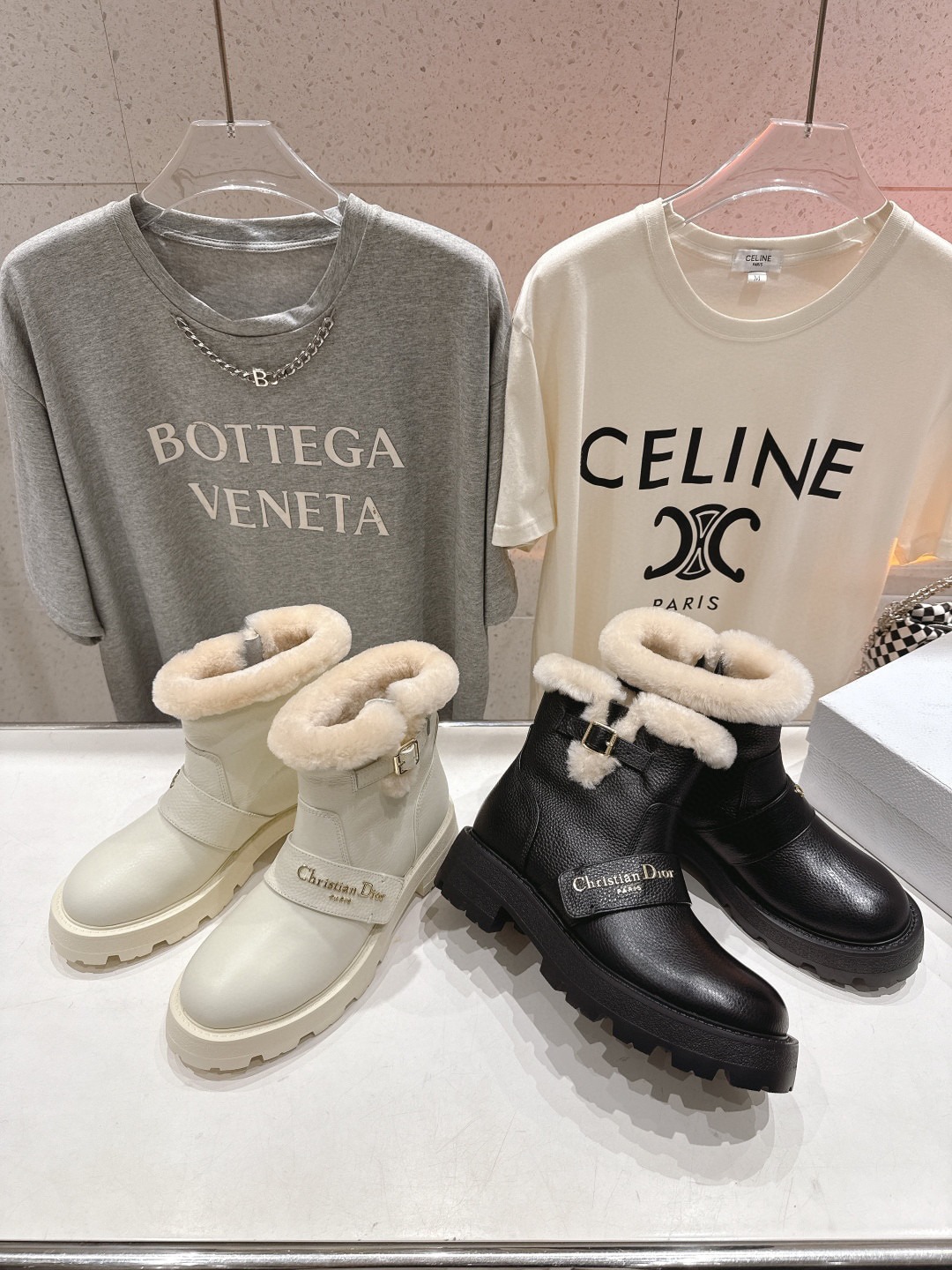 디올 25ss 신상 양털 플랫 앵클 부츠